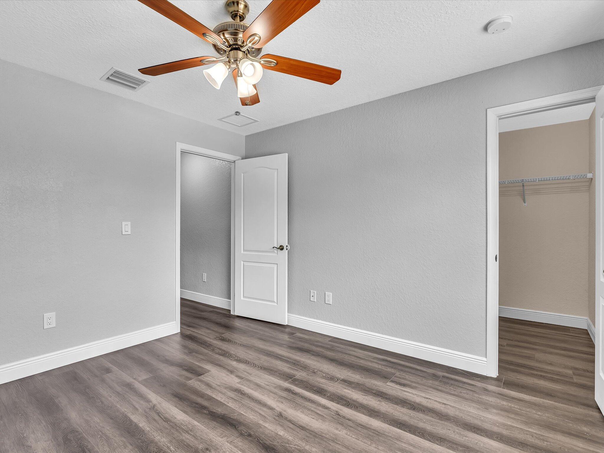 COLONY LAKE - Residential