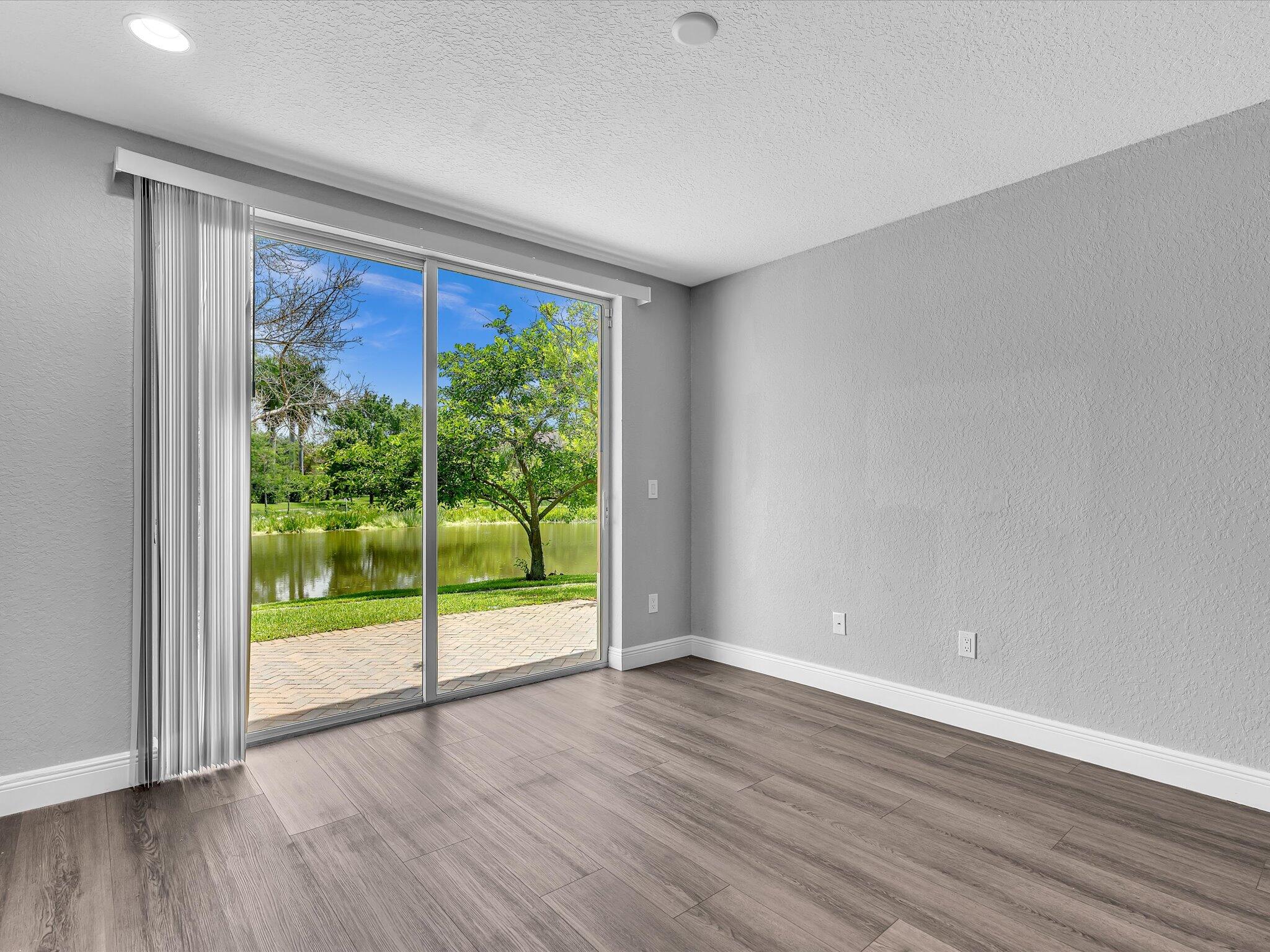 COLONY LAKE - Residential