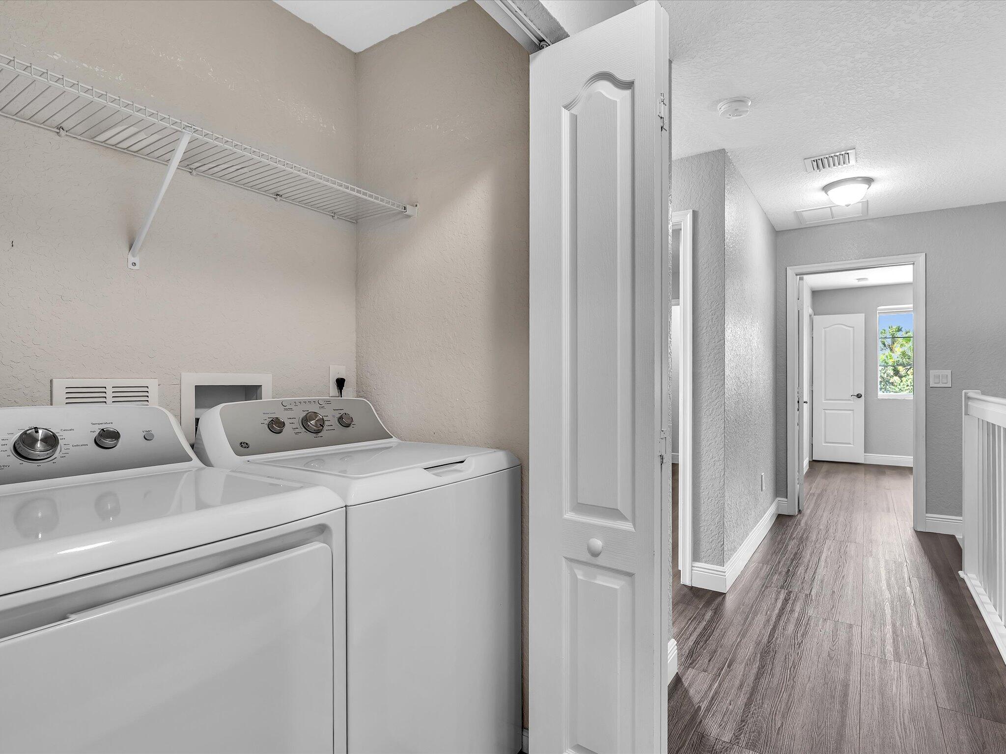COLONY LAKE - Residential