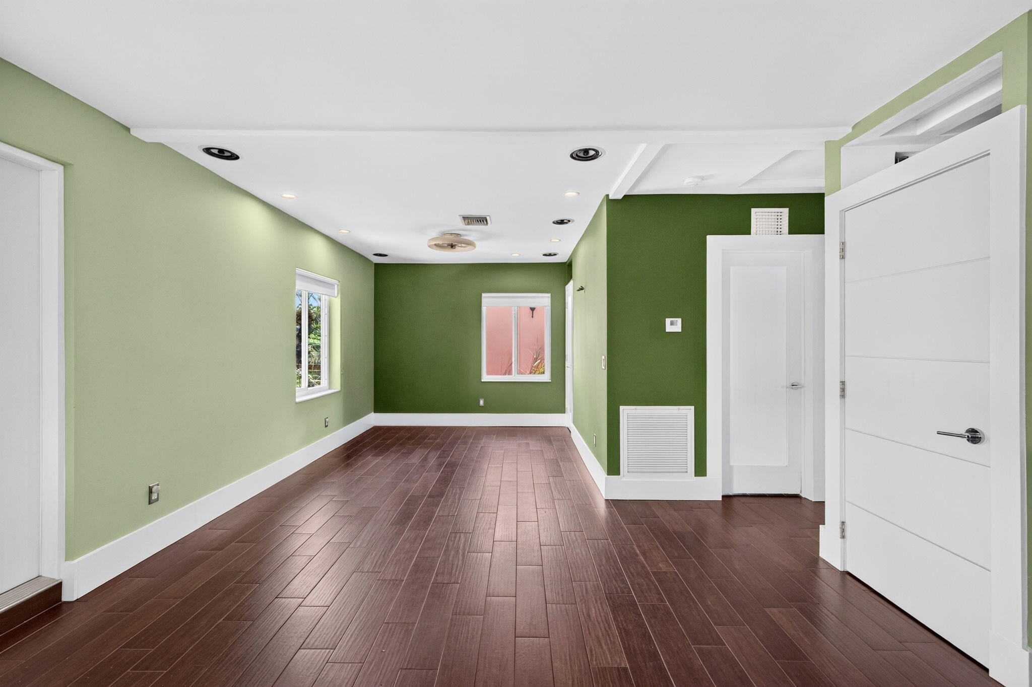 WHITE ACRES - Residential