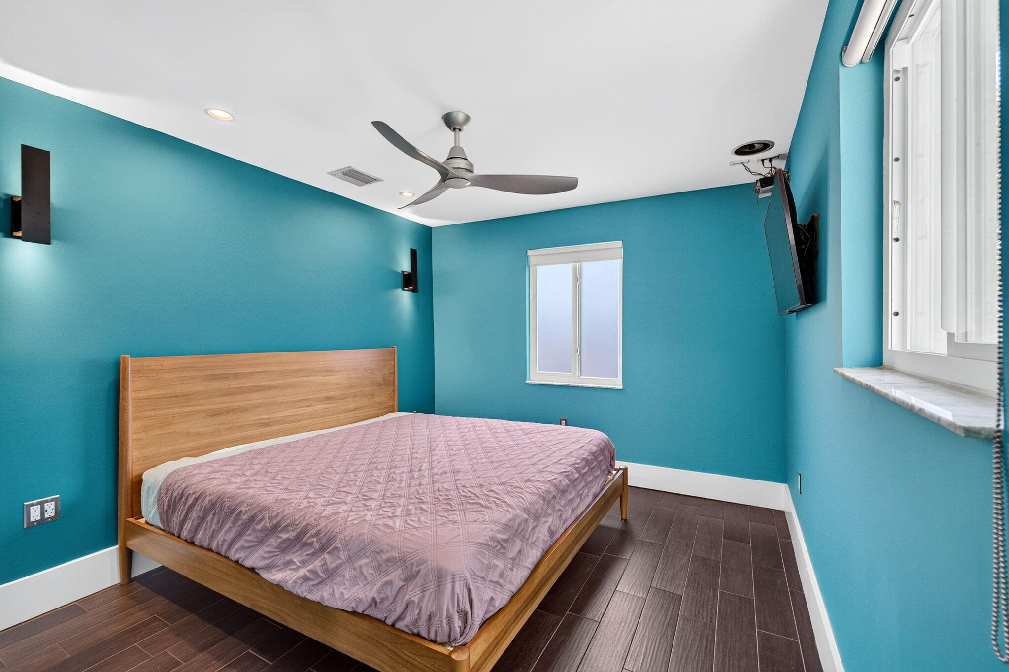 WHITE ACRES - Residential
