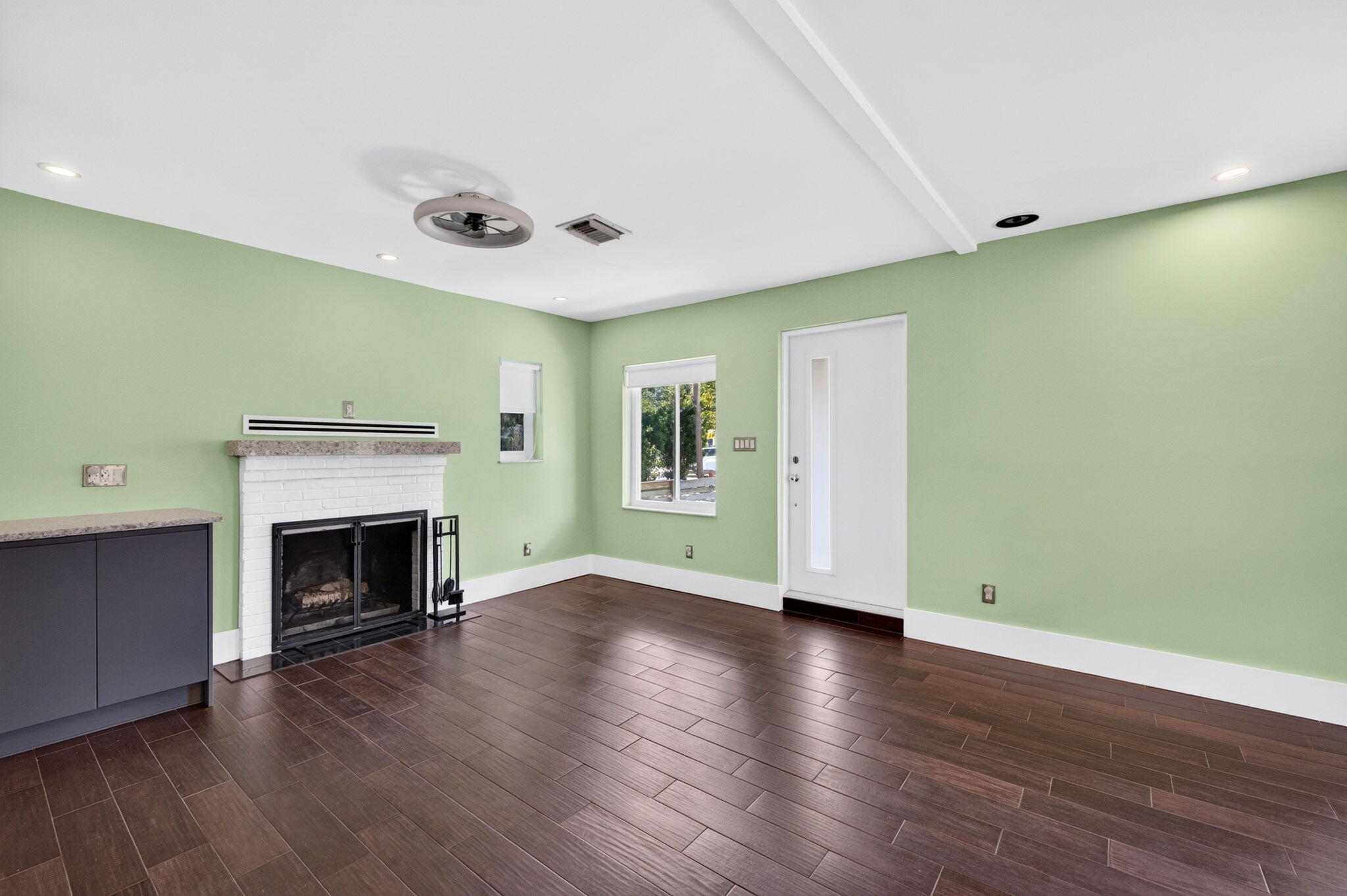 WHITE ACRES - Residential