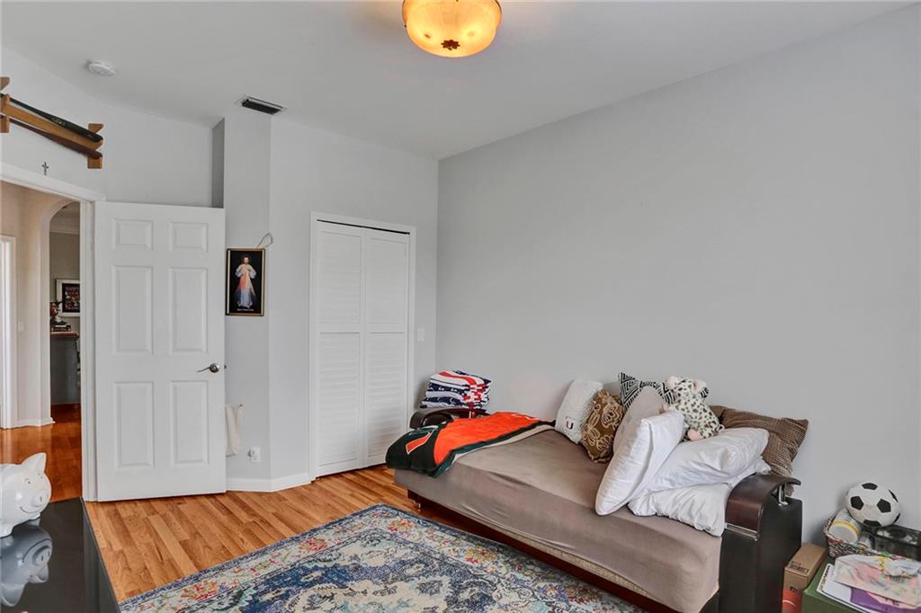 Sector 6 East 155-4 B - Residential