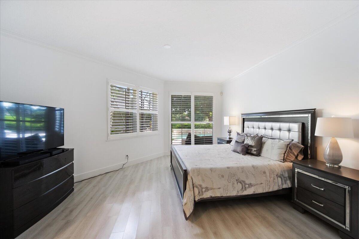 EAGLES LANDING OF P B POLO AND COUNTRY CLUB - Residential Lease