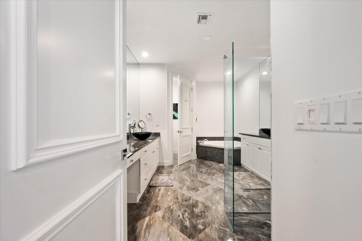 EAGLES LANDING OF P B POLO AND COUNTRY CLUB - Residential Lease