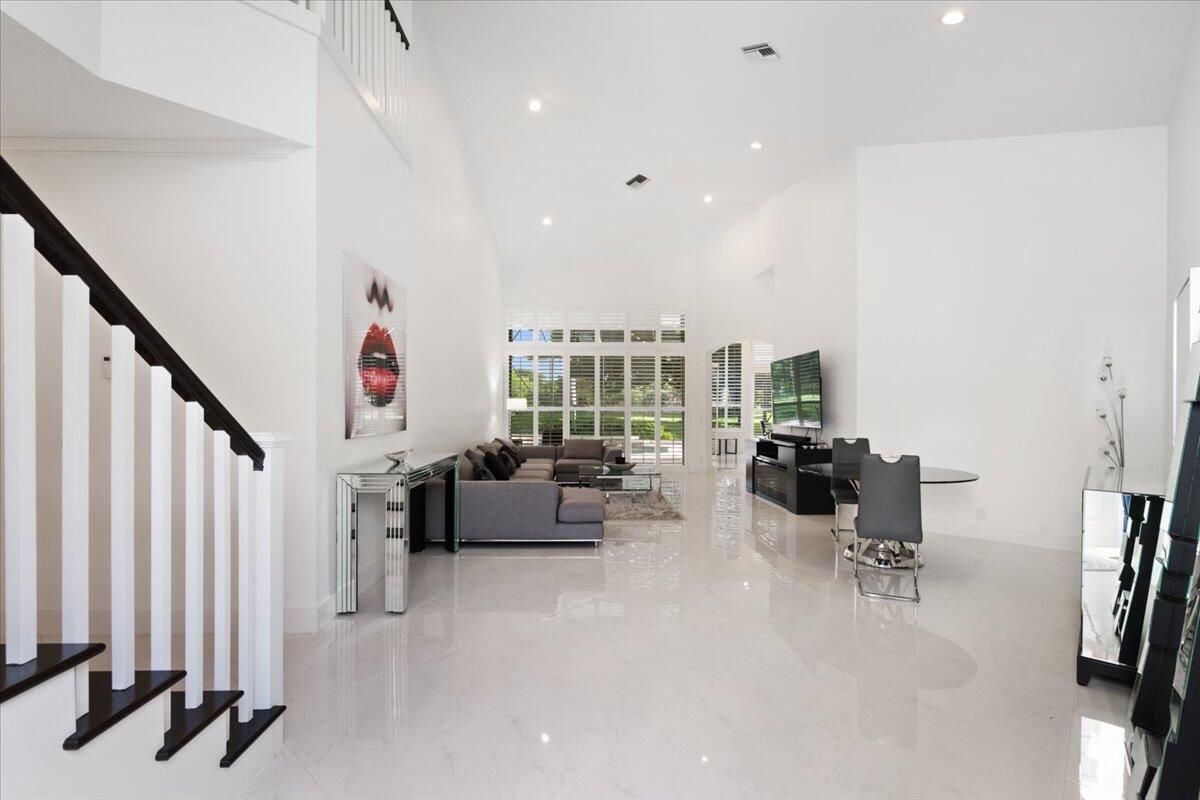 EAGLES LANDING OF P B POLO AND COUNTRY CLUB - Residential Lease
