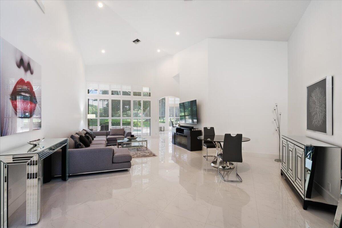 EAGLES LANDING OF P B POLO AND COUNTRY CLUB - Residential Lease