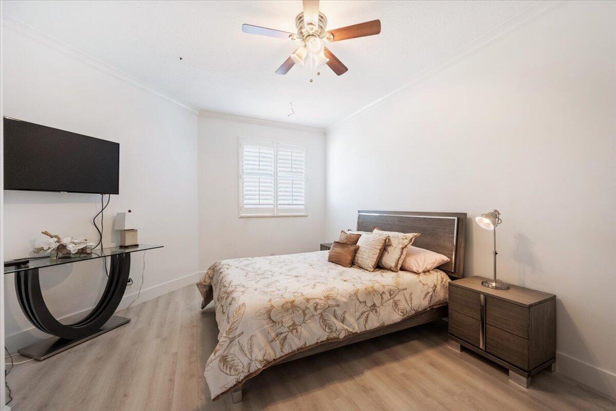 EAGLES LANDING OF P B POLO AND COUNTRY CLUB - Residential Lease