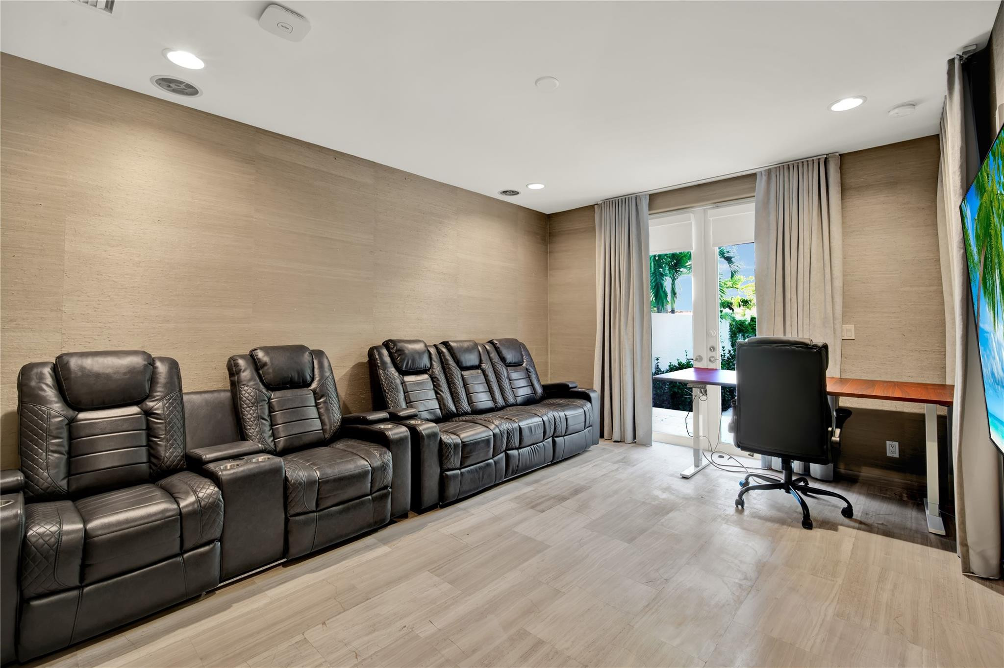 VILLAS AT RED REEF CONDO - Residential Lease