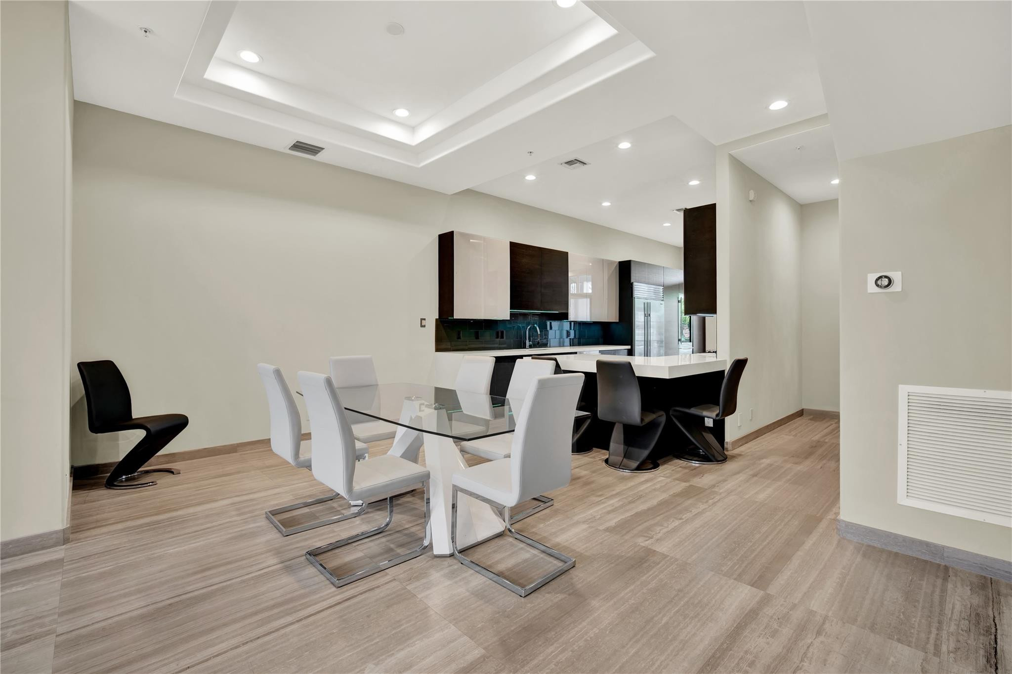 VILLAS AT RED REEF CONDO - Residential Lease