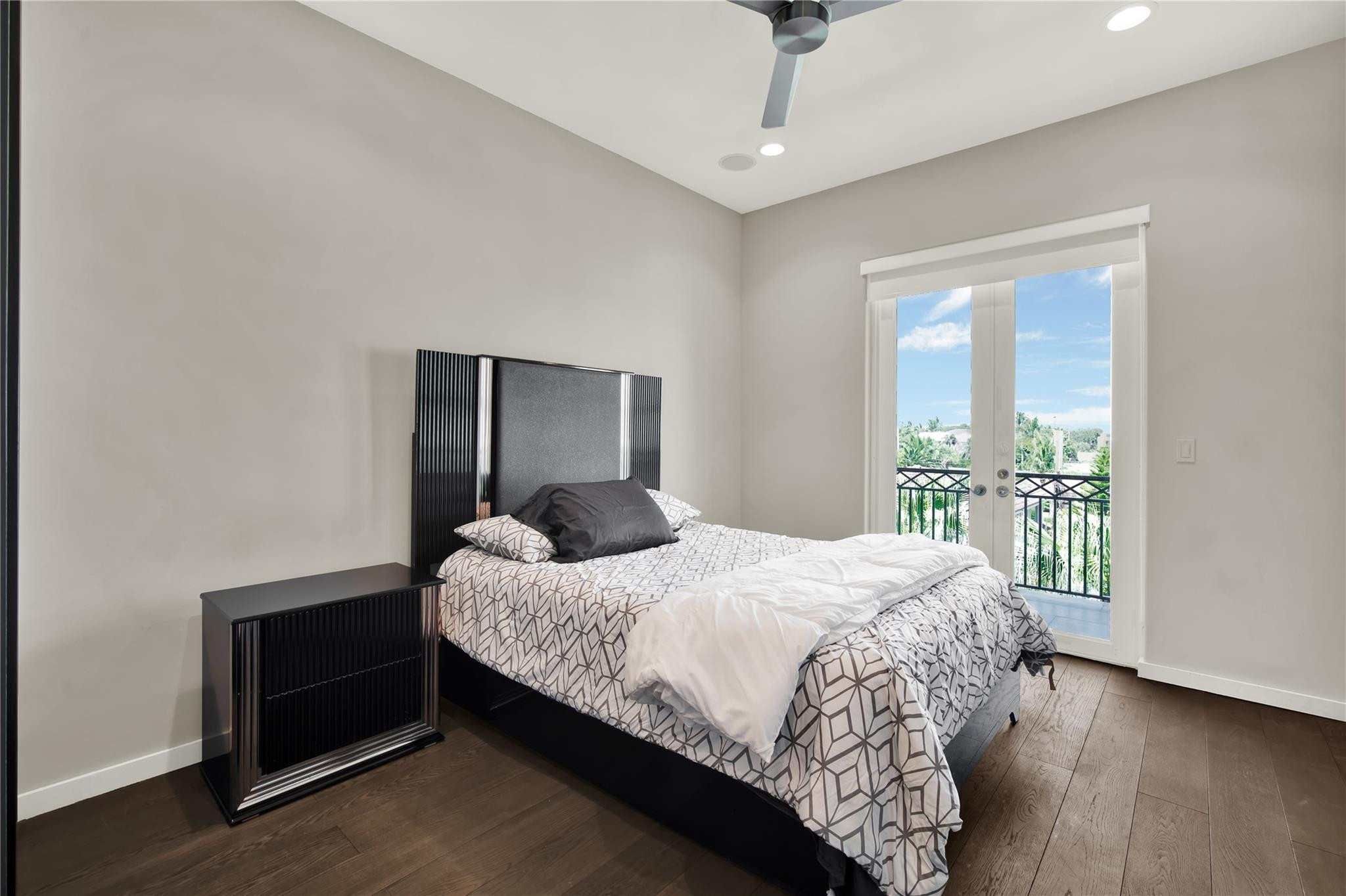 VILLAS AT RED REEF CONDO - Residential Lease