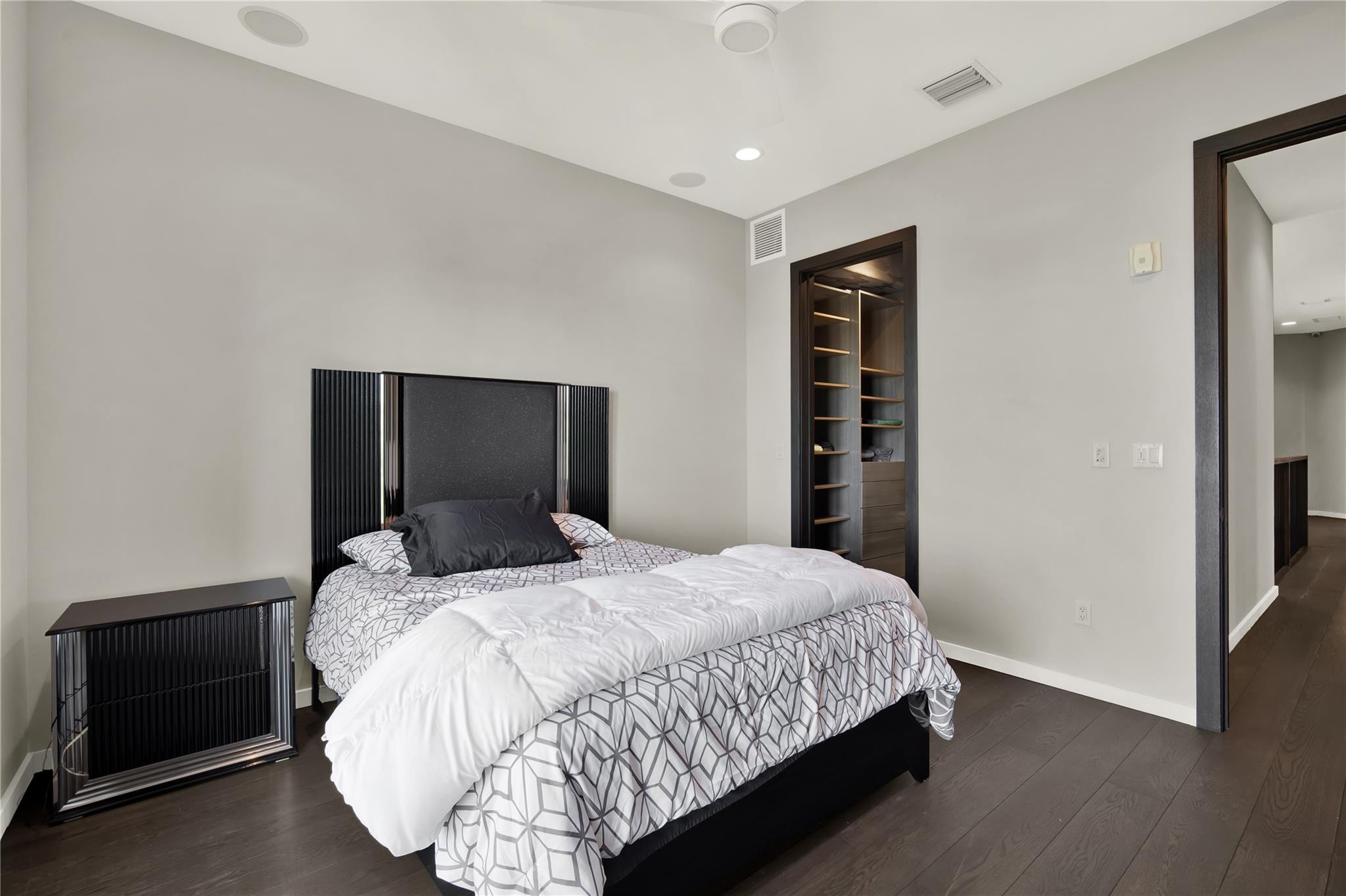 VILLAS AT RED REEF CONDO - Residential Lease