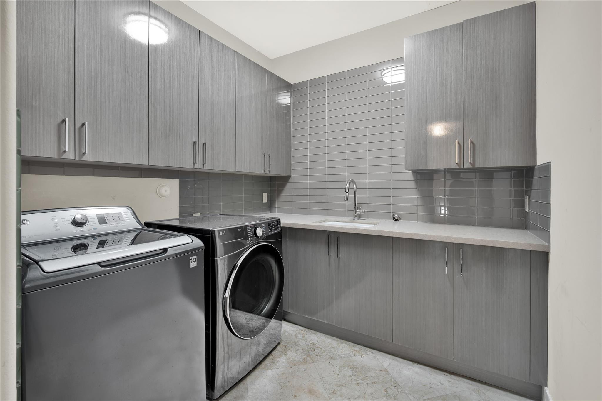 VILLAS AT RED REEF CONDO - Residential Lease