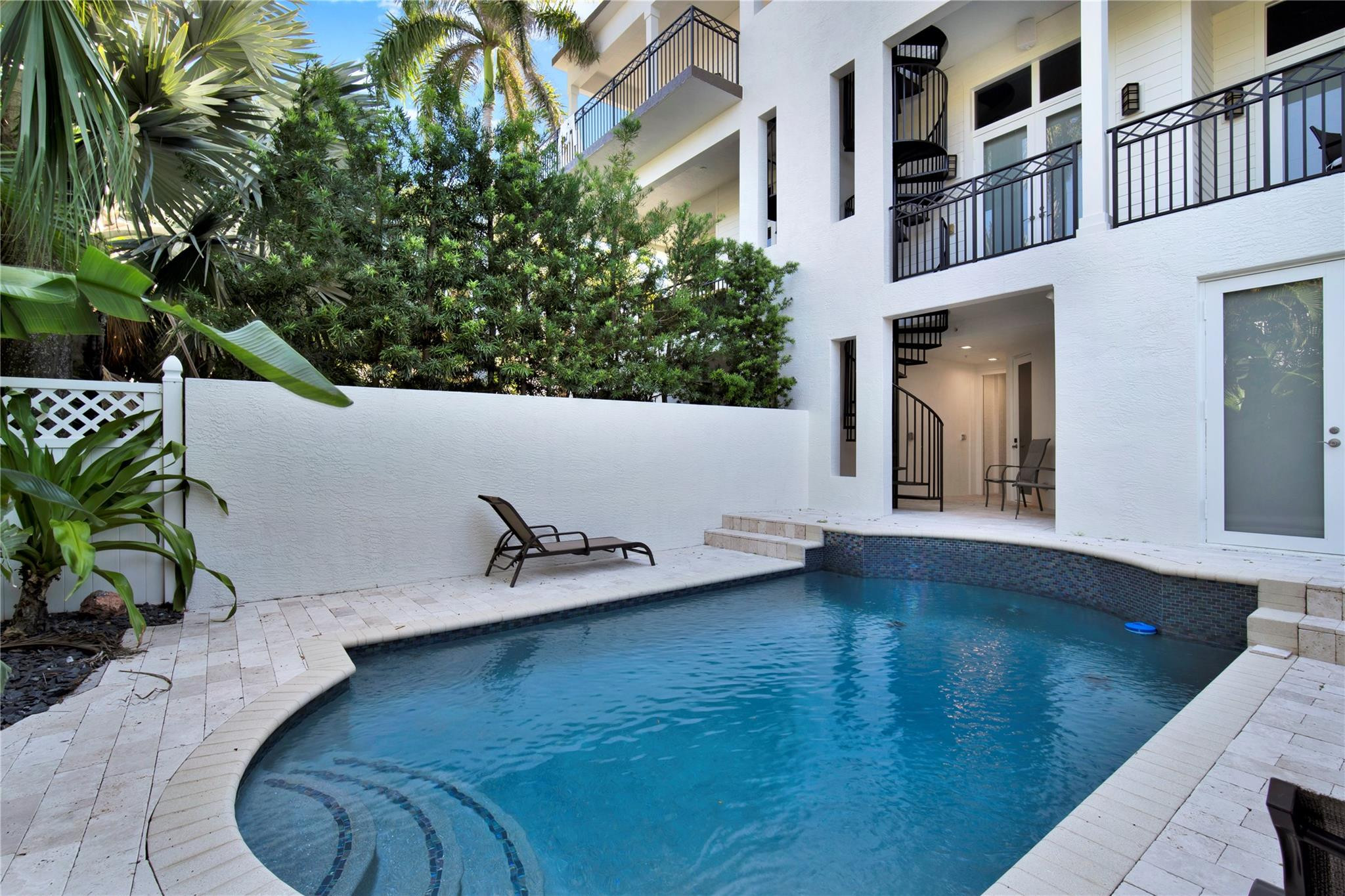 VILLAS AT RED REEF CONDO - Residential Lease