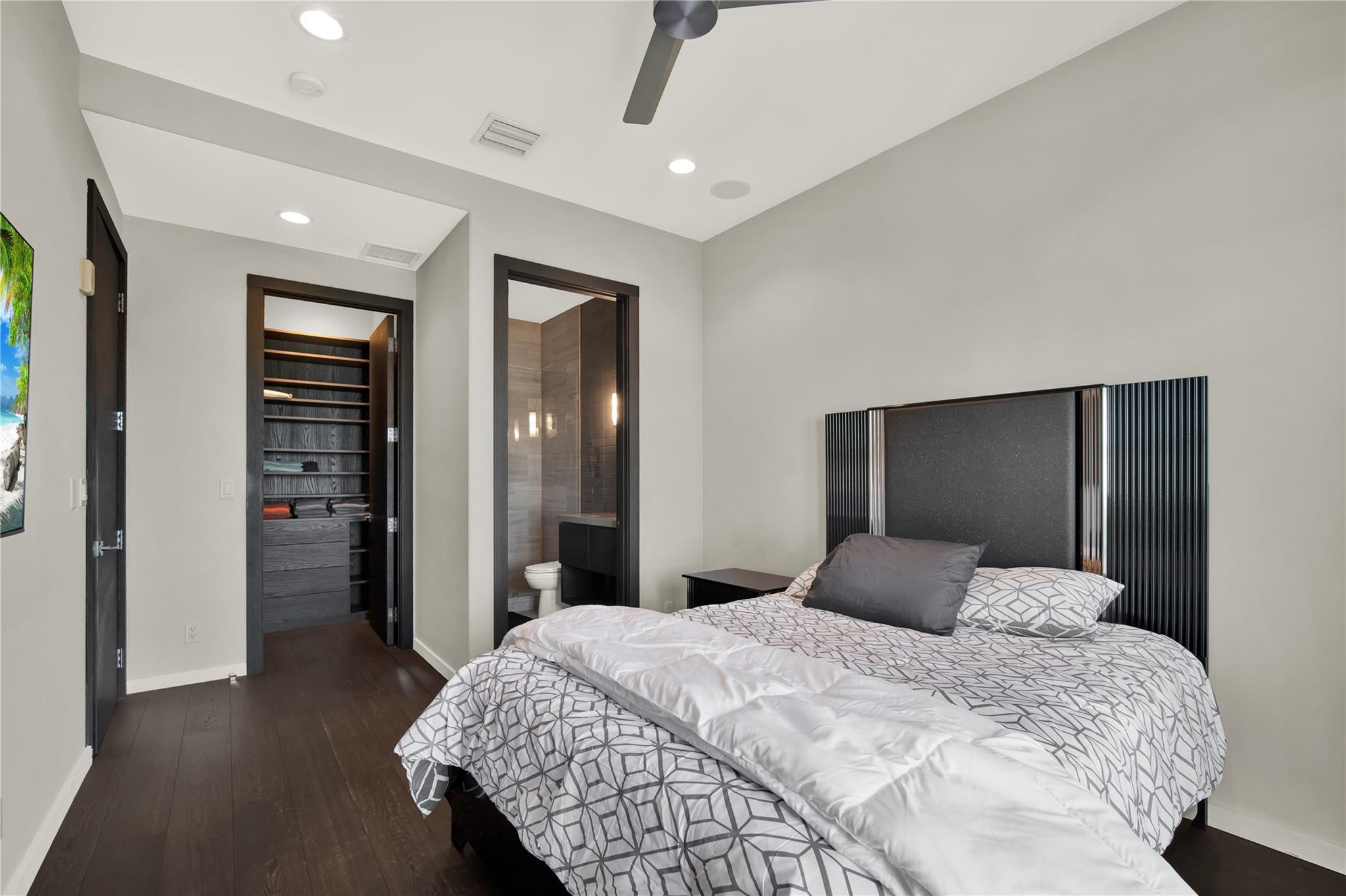 VILLAS AT RED REEF CONDO - Residential Lease