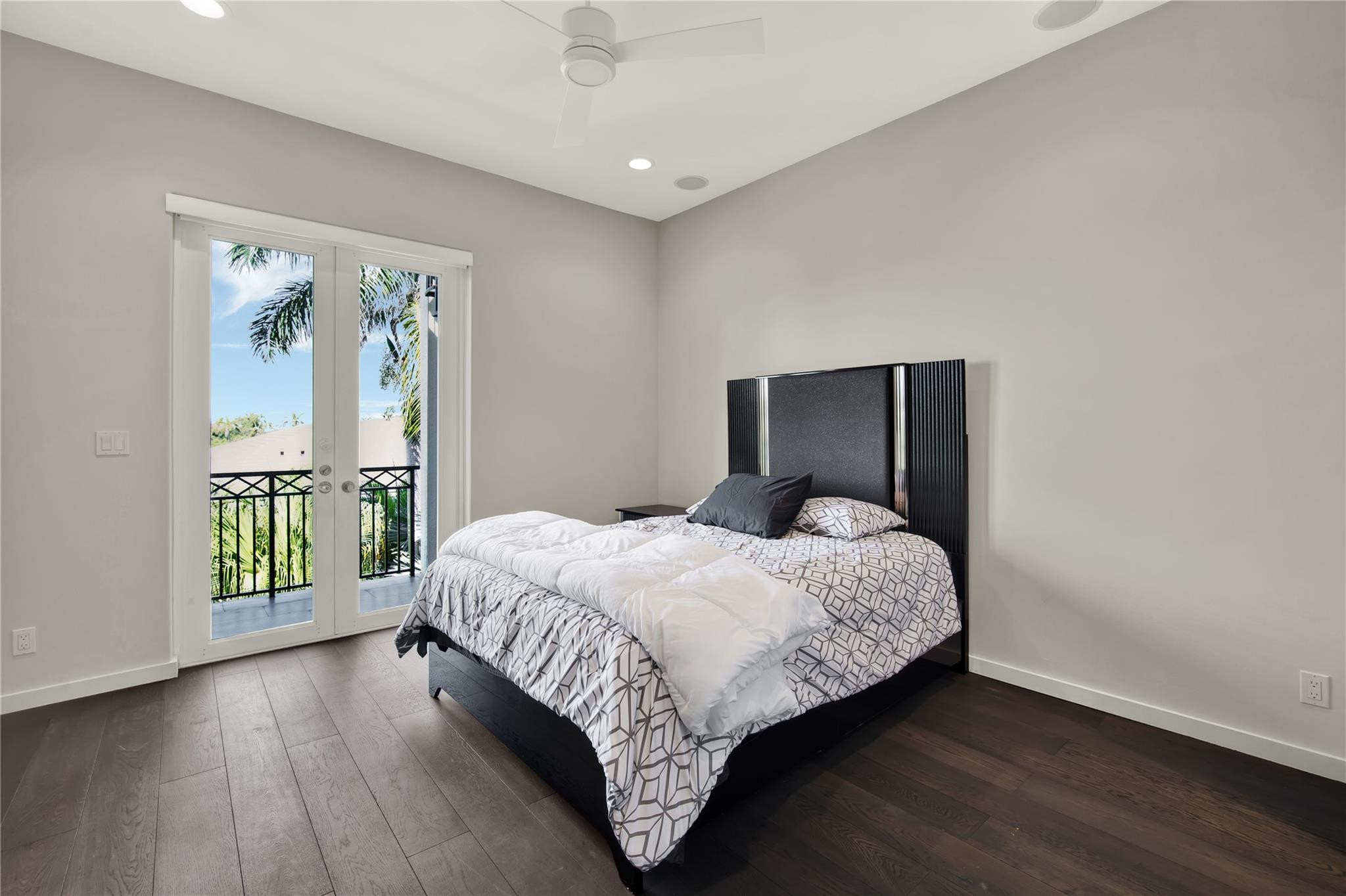 VILLAS AT RED REEF CONDO - Residential Lease