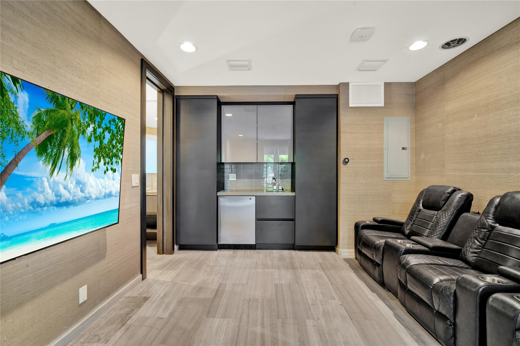 VILLAS AT RED REEF CONDO - Residential Lease