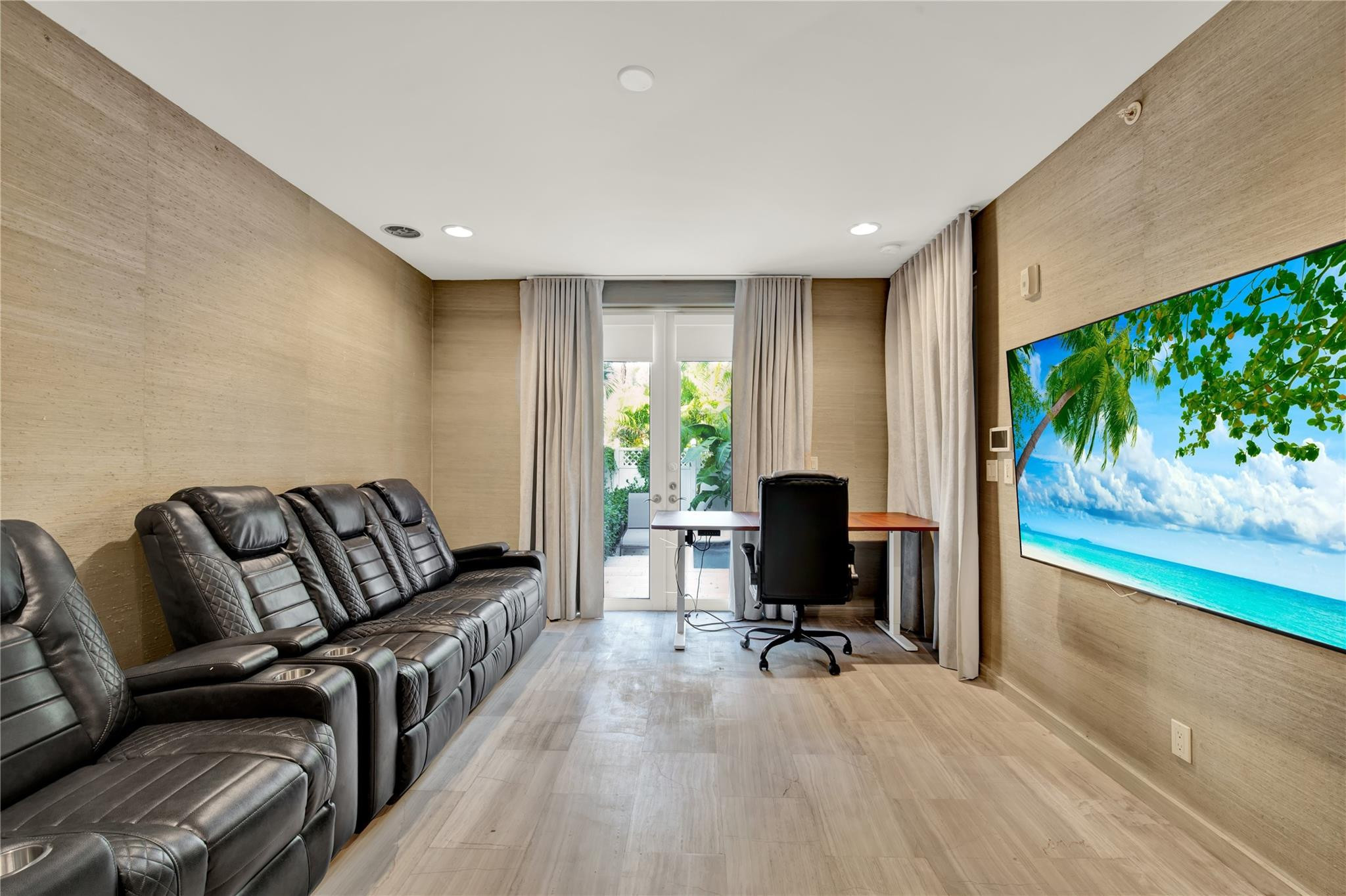 VILLAS AT RED REEF CONDO - Residential Lease