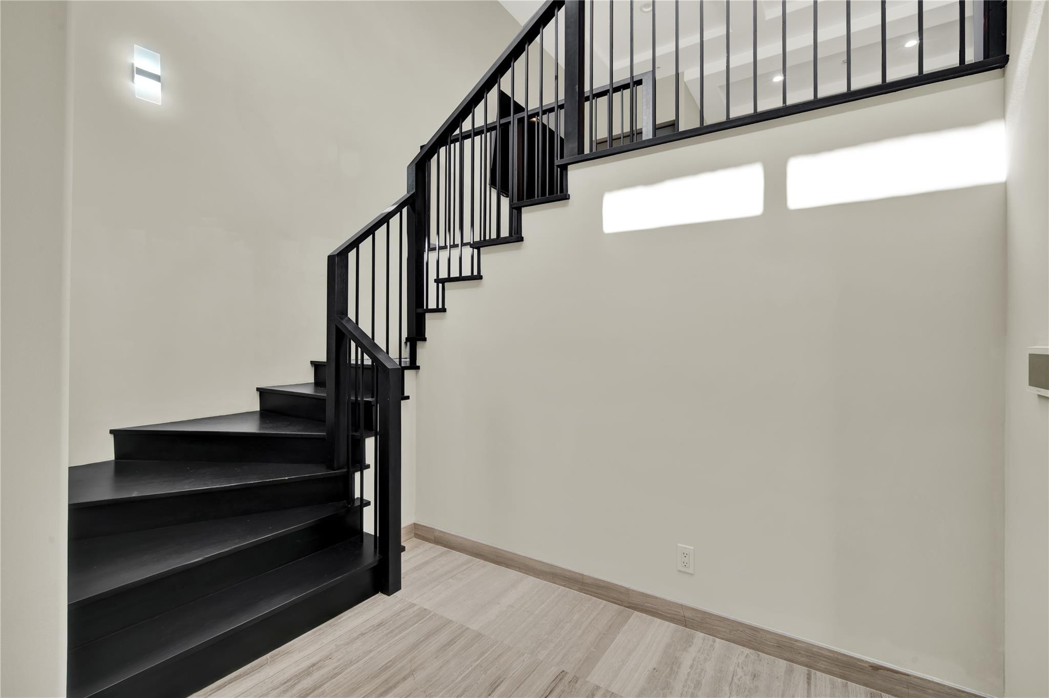 VILLAS AT RED REEF CONDO - Residential Lease