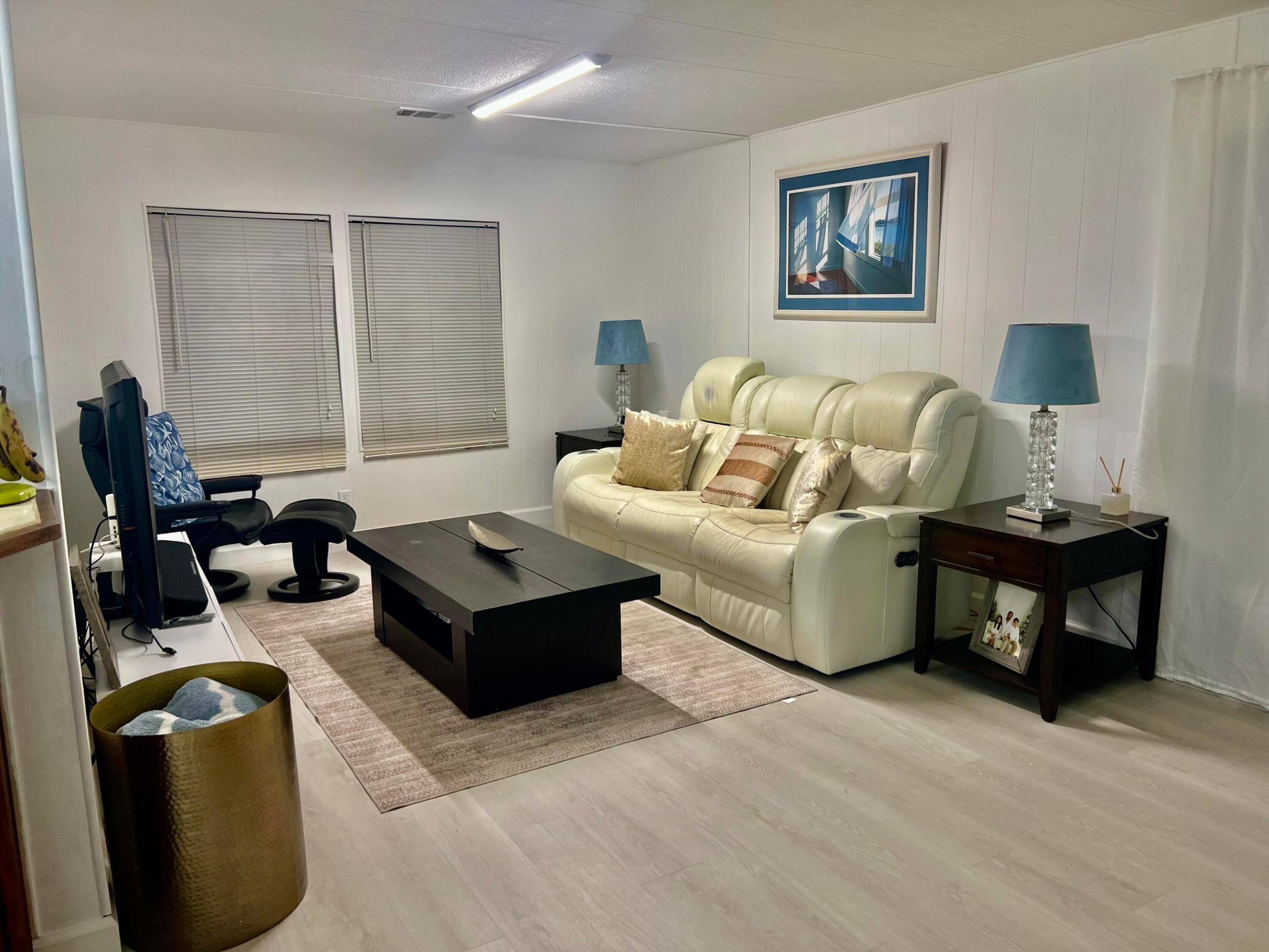 DEERFIELD LAKE - Residential