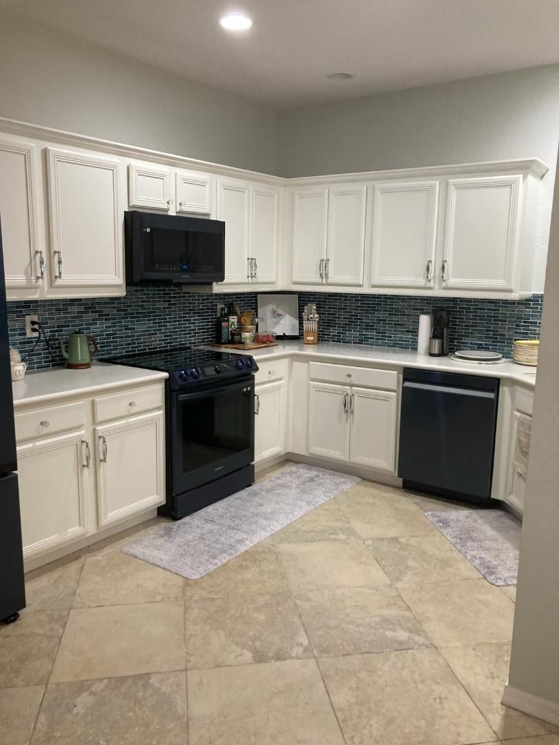 LEXINGTON LAKES - Residential