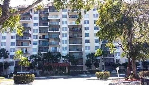 Completely renovated corner unit on first floor. New kitchen with new fridge, stove and dishwasher. Island with smooth stove. Formal dining room. New bathrooms with new cabinets, shower, tub, toilet and fixtures. Large master bedroom with walk in closet. Large living room. New laminate flooring. 1. Yearly Income required is $40,000.00 for a single person, or combined income of $60,000.00 for couple. 2. A minimum credit score of 650 required for approval.