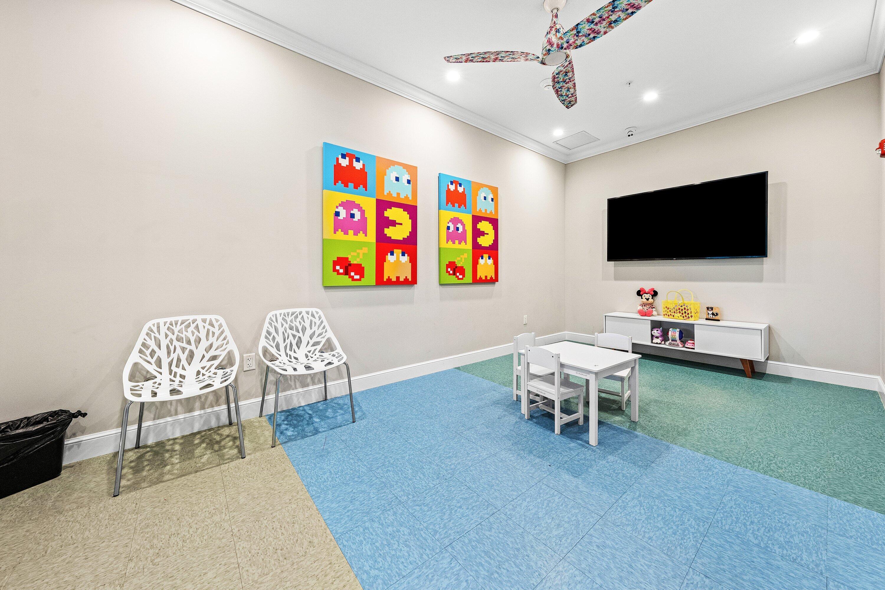 CRYSTAL LAKE 1ST SEC - Residential