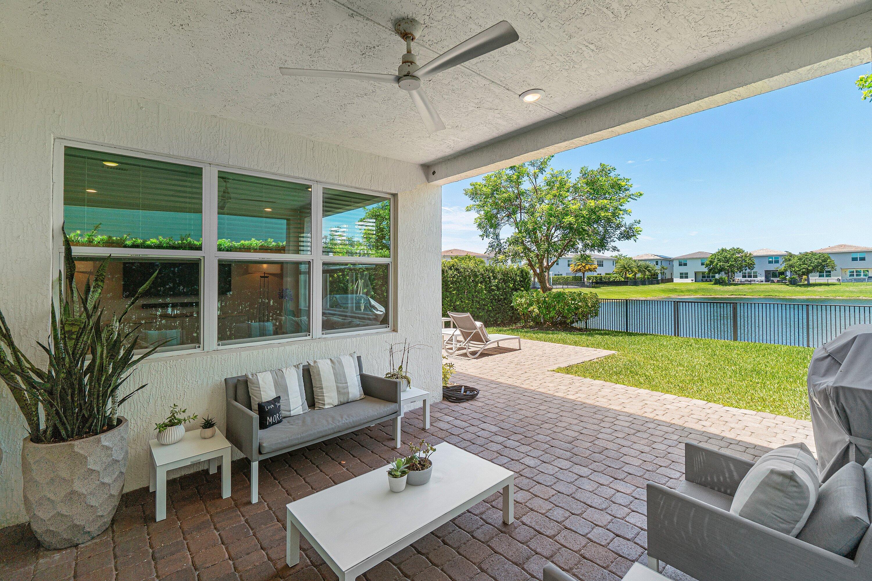 CRYSTAL LAKE 1ST SEC - Residential