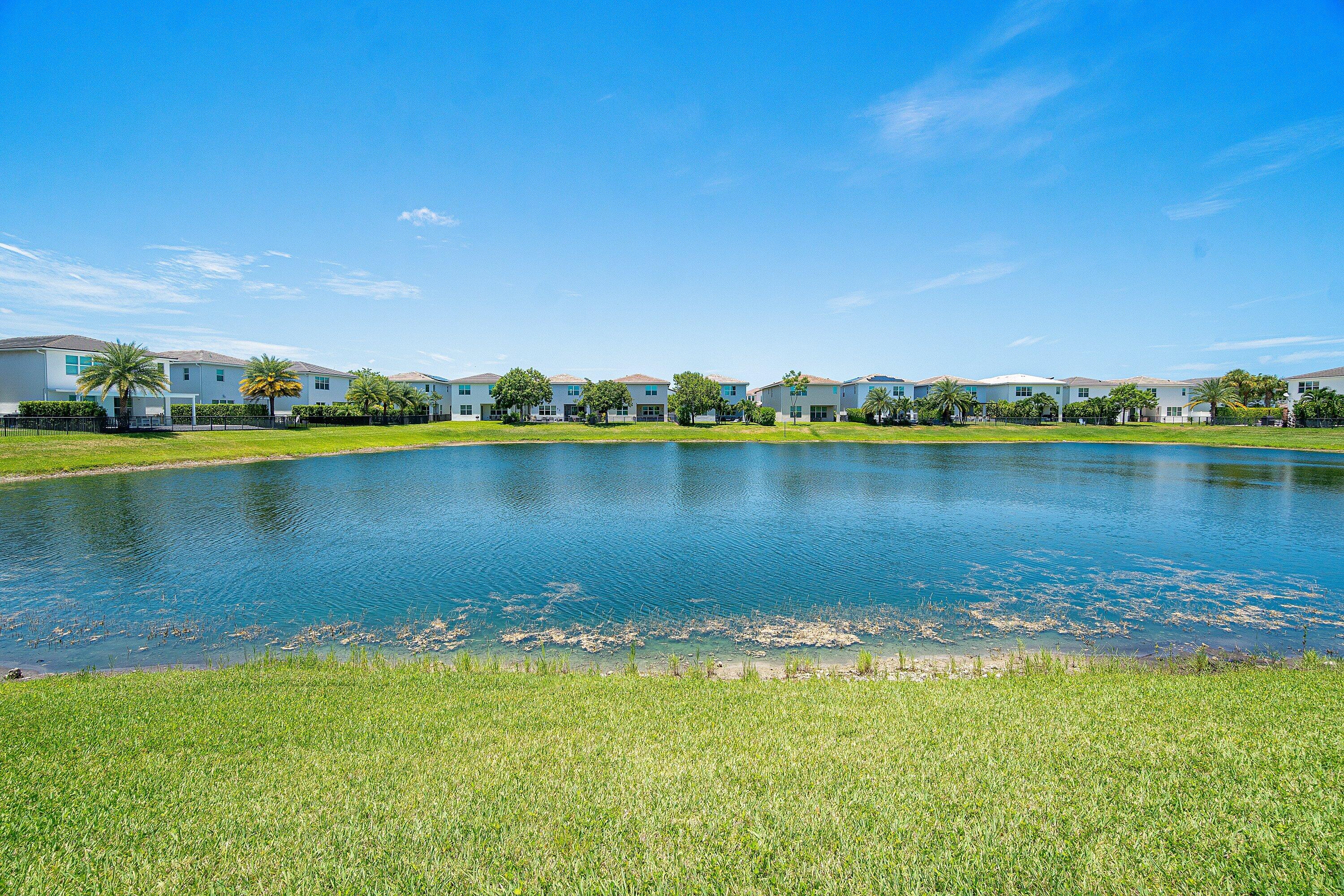 CRYSTAL LAKE 1ST SEC - Residential