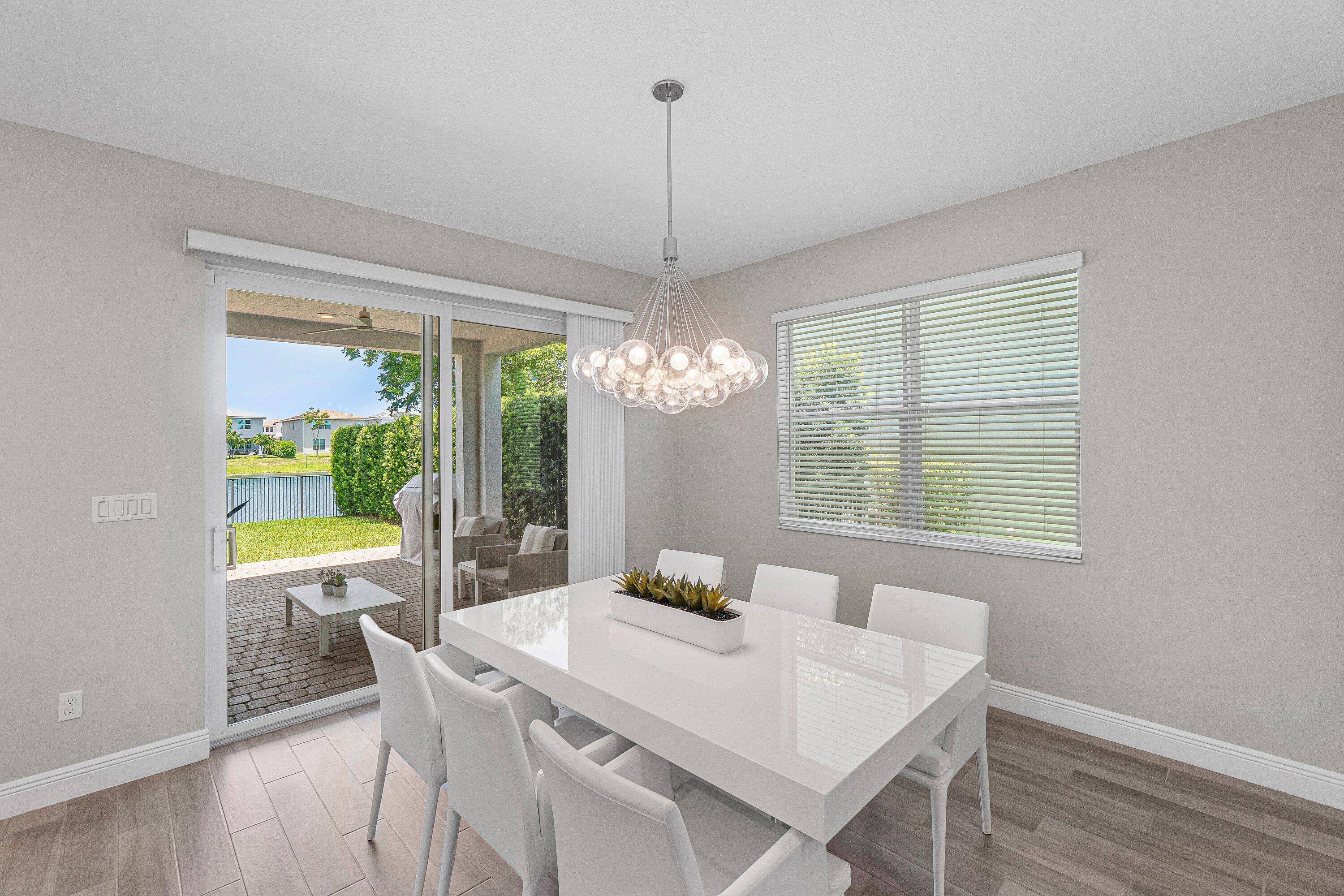 CRYSTAL LAKE 1ST SEC - Residential