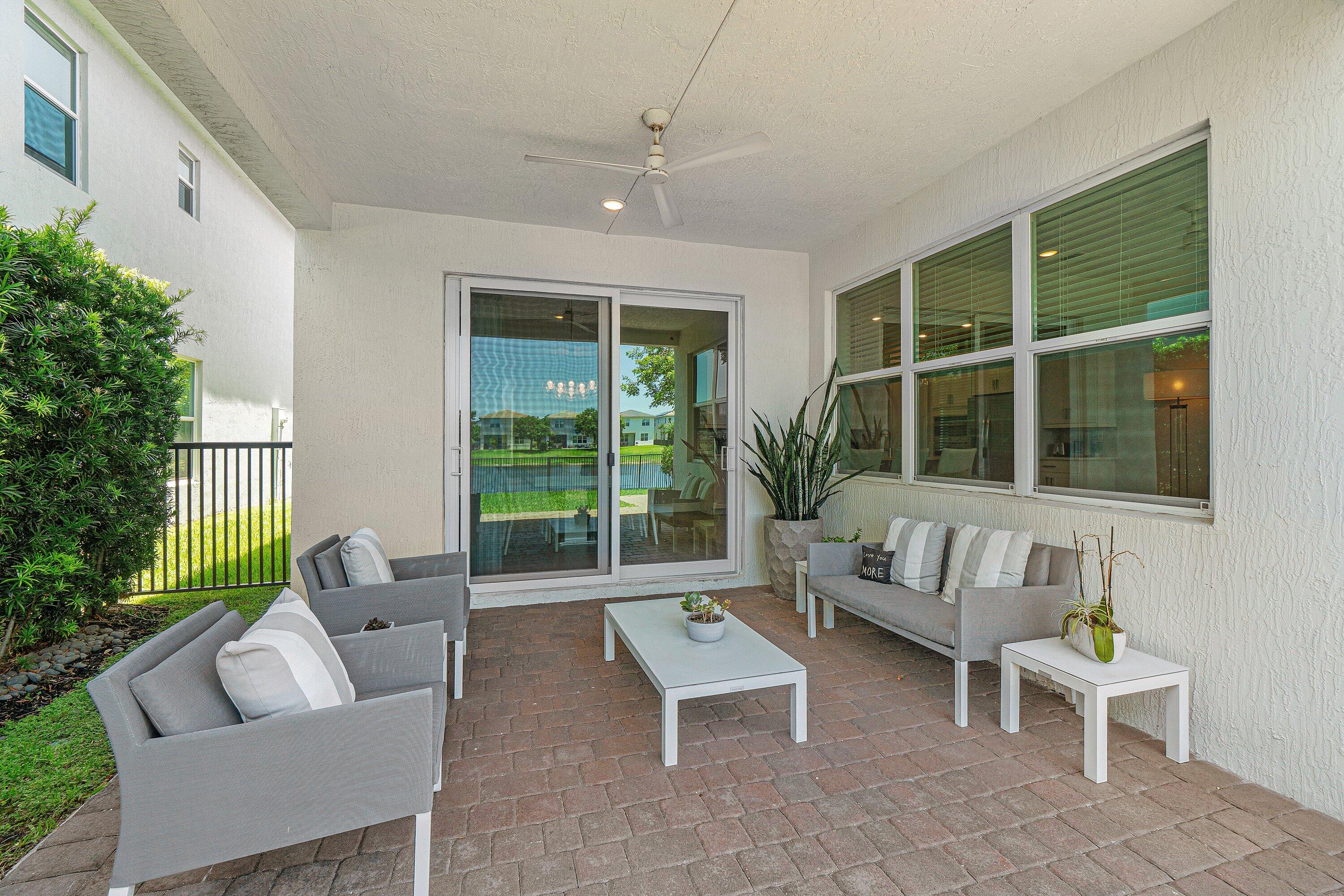CRYSTAL LAKE 1ST SEC - Residential