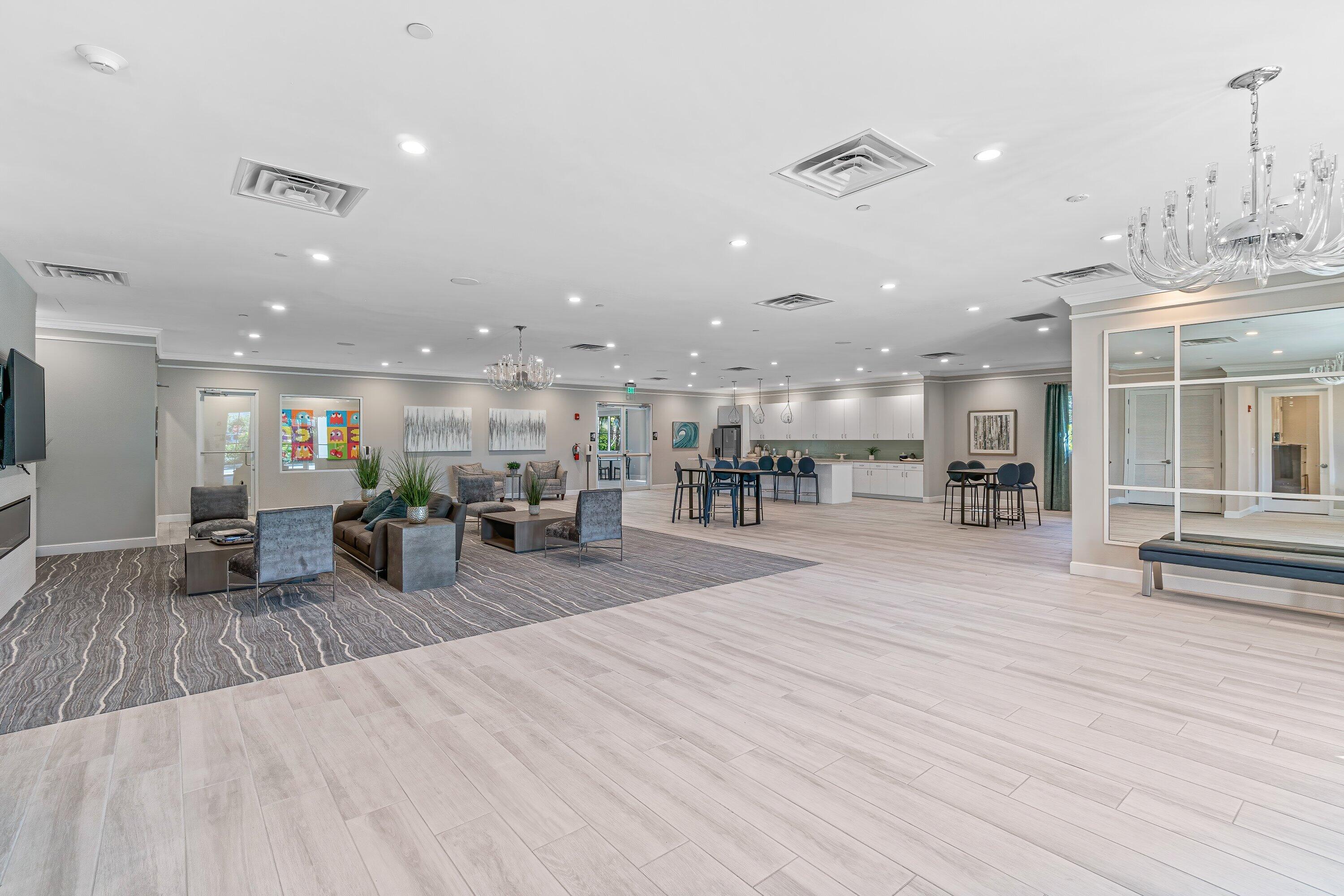 CRYSTAL LAKE 1ST SEC - Residential