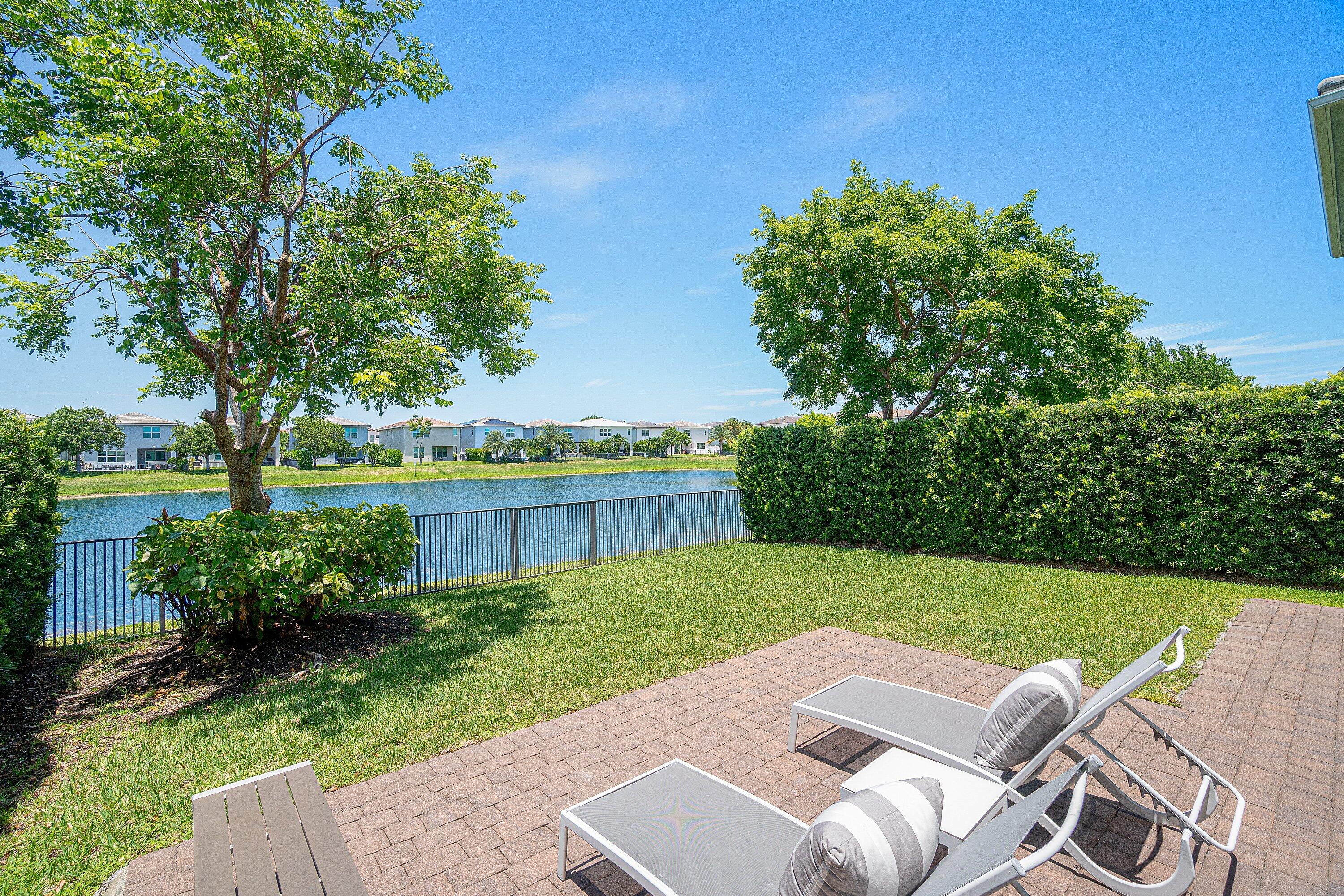 CRYSTAL LAKE 1ST SEC - Residential
