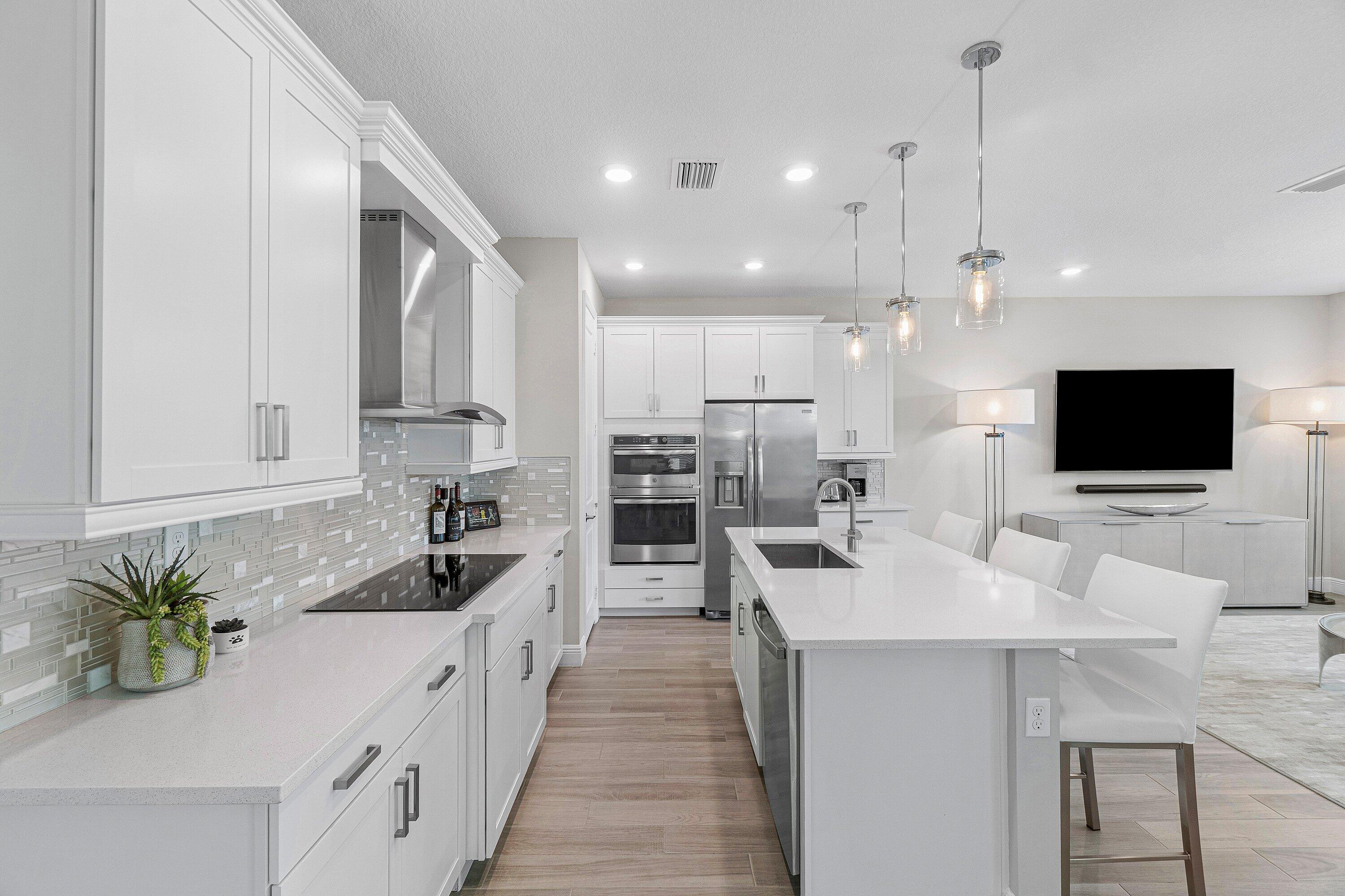 CRYSTAL LAKE 1ST SEC - Residential