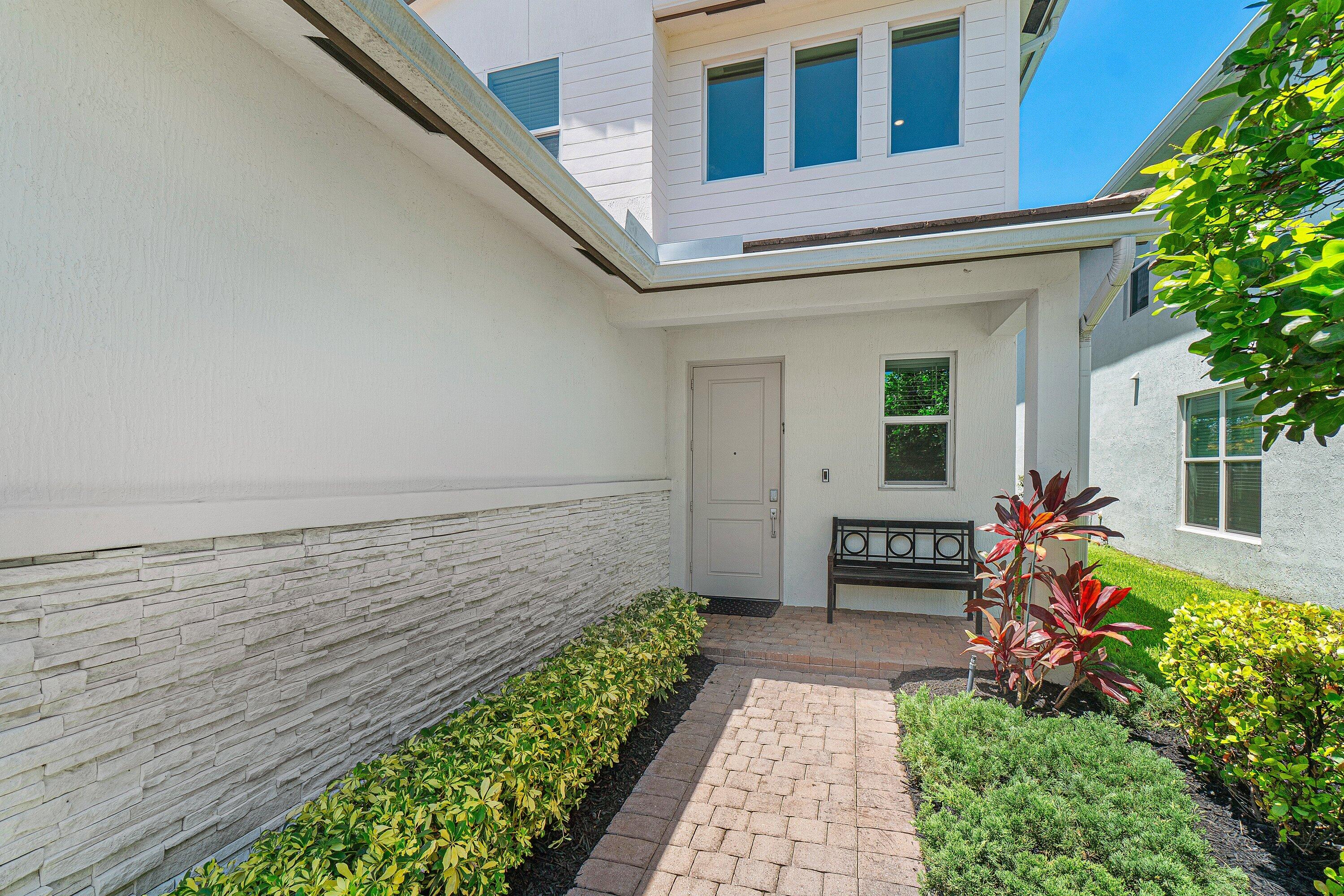 CRYSTAL LAKE 1ST SEC - Residential