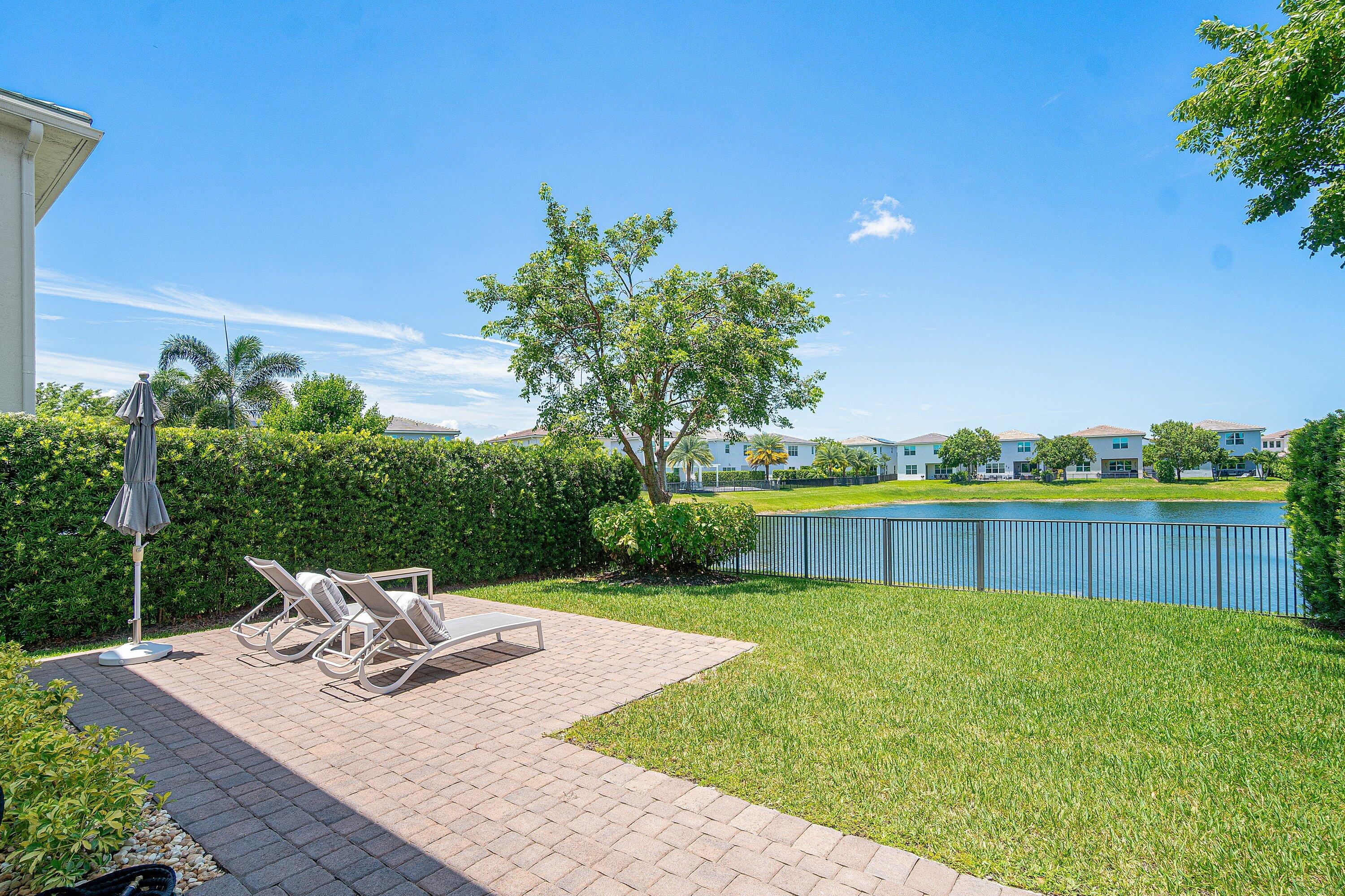 CRYSTAL LAKE 1ST SEC - Residential