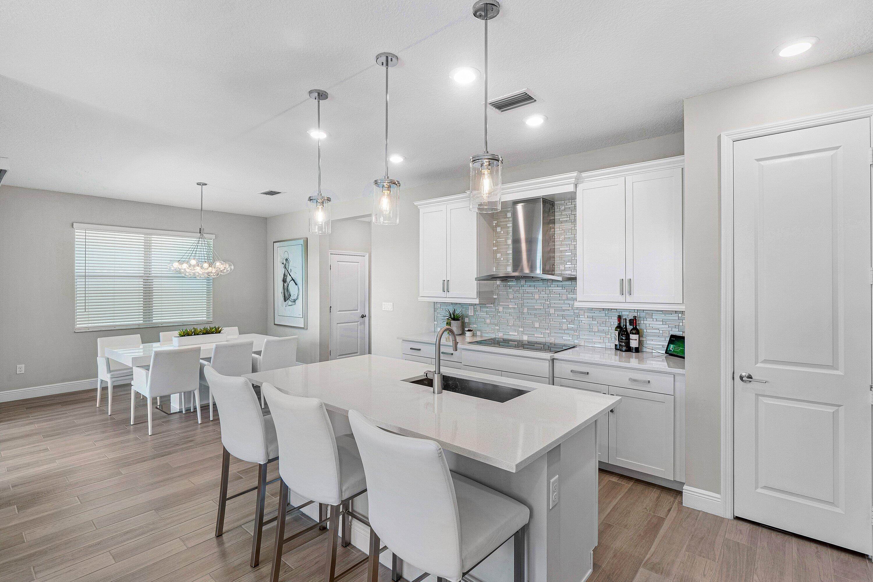 CRYSTAL LAKE 1ST SEC - Residential