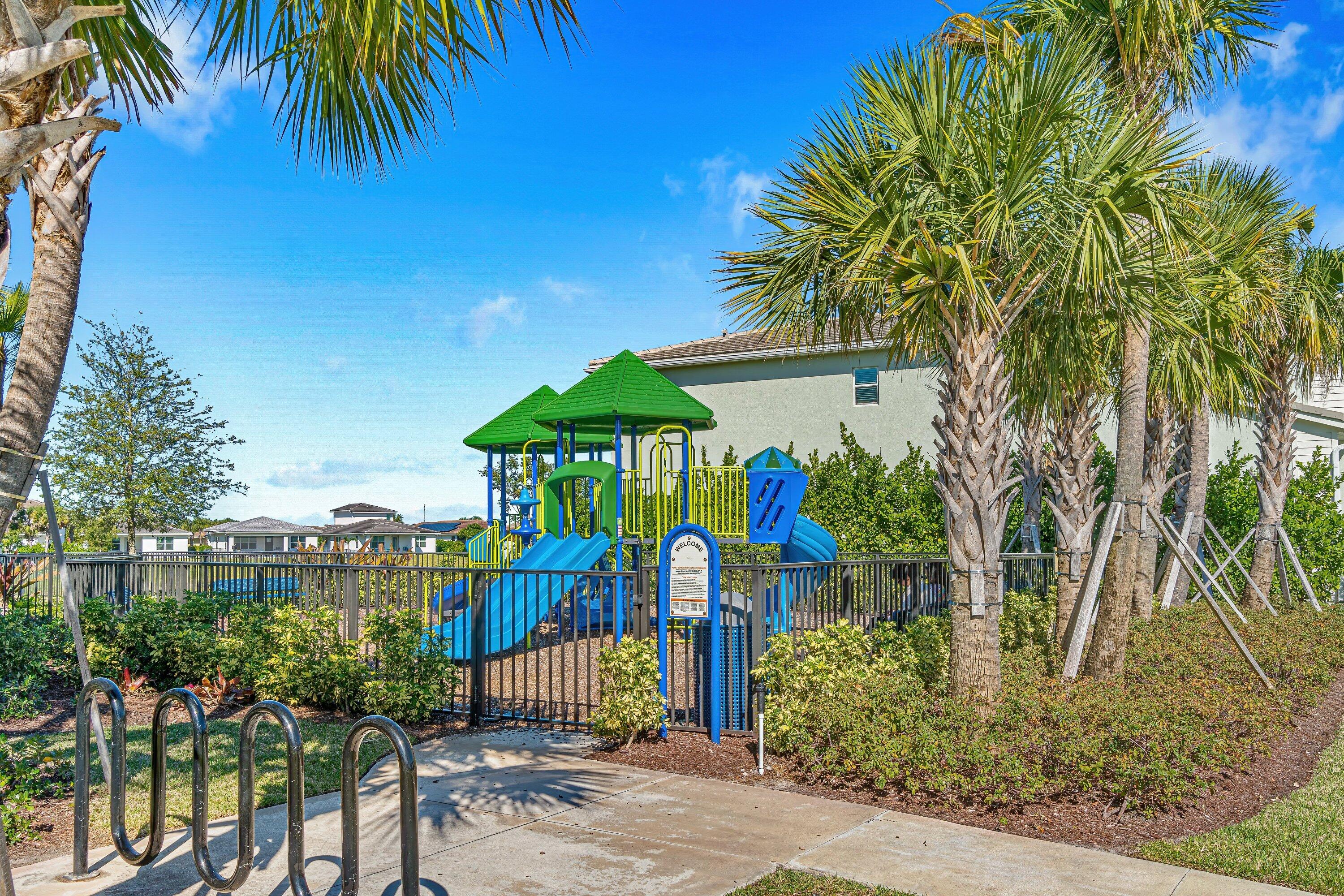 CRYSTAL LAKE 1ST SEC - Residential