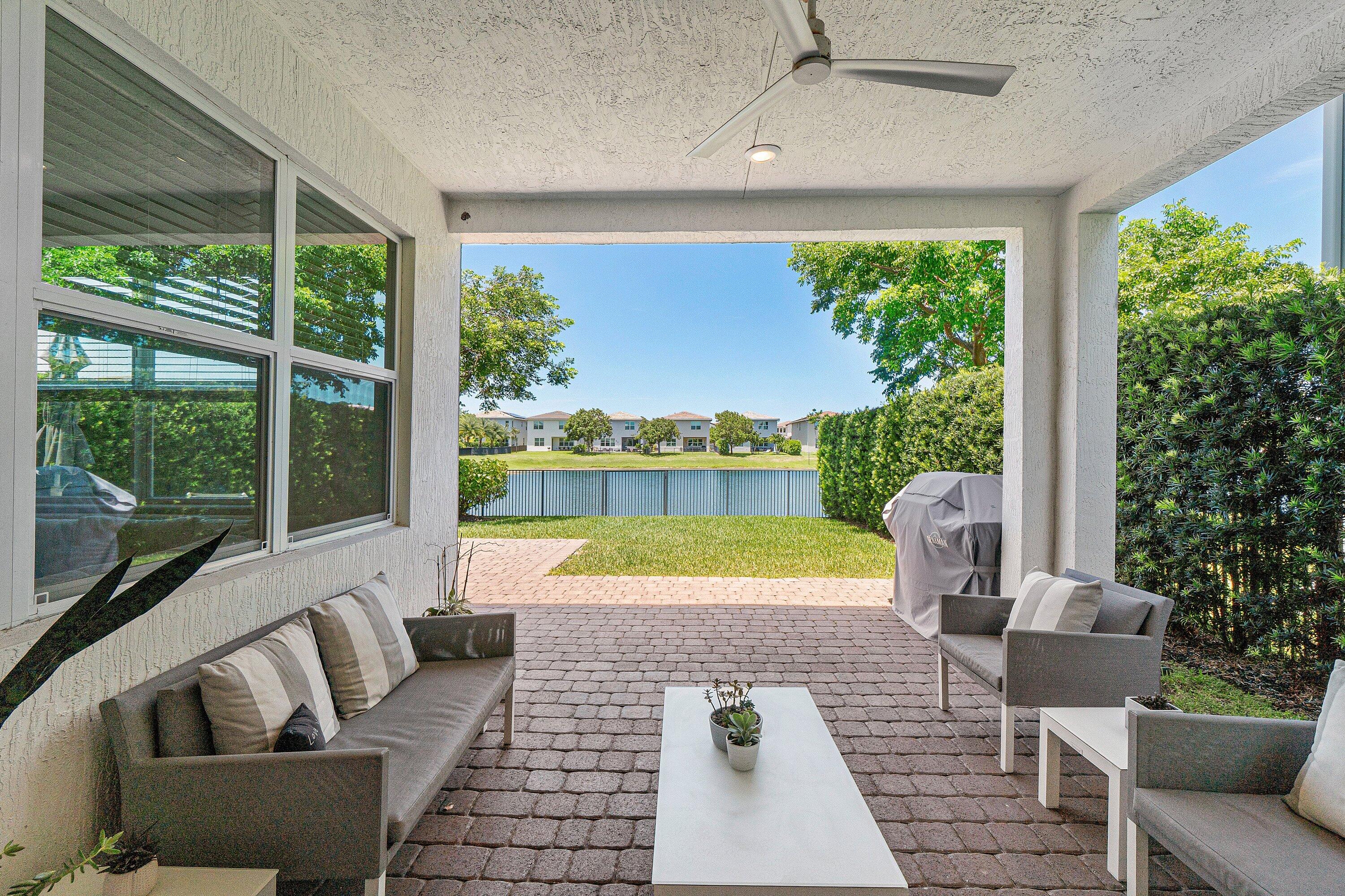CRYSTAL LAKE 1ST SEC - Residential