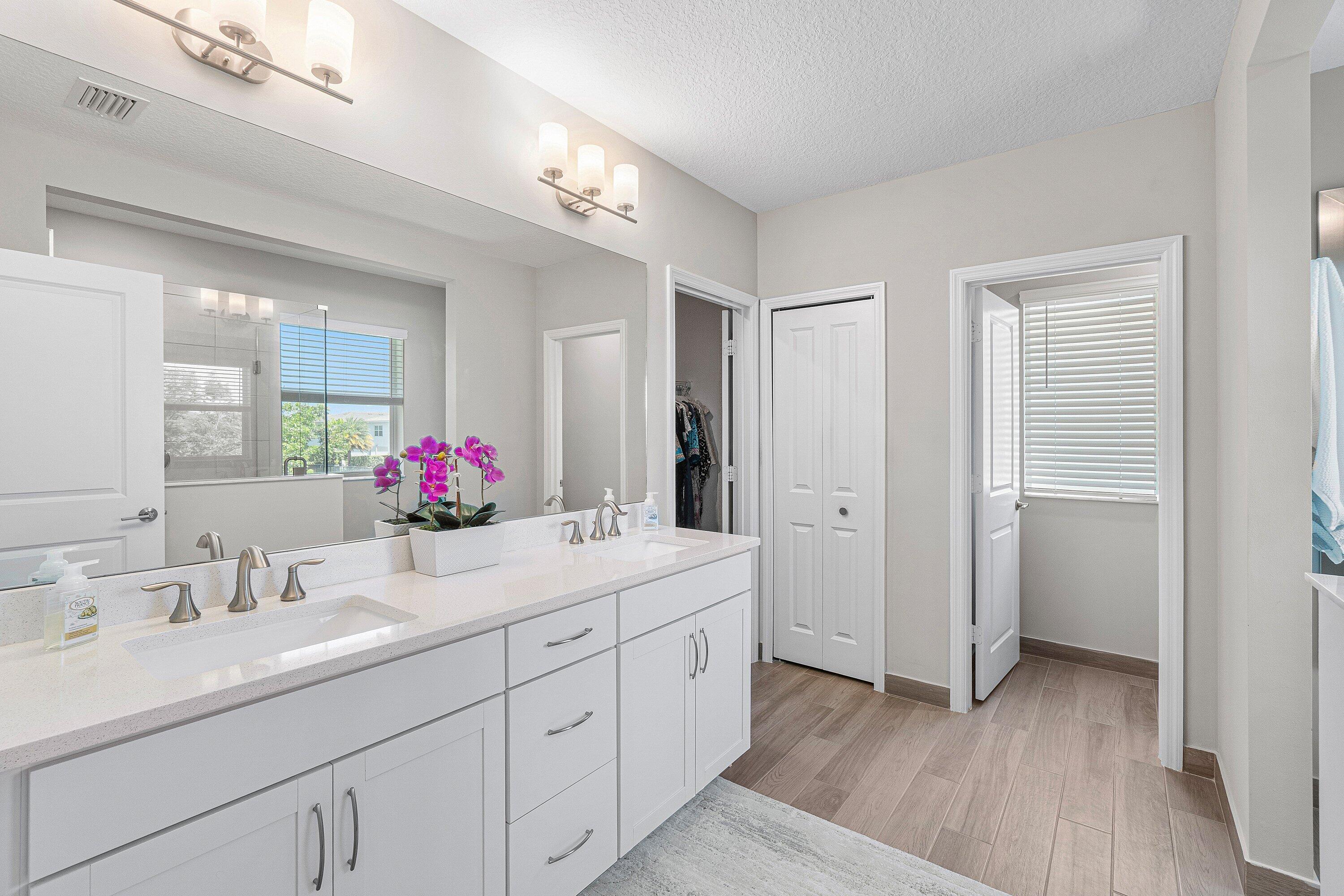 CRYSTAL LAKE 1ST SEC - Residential