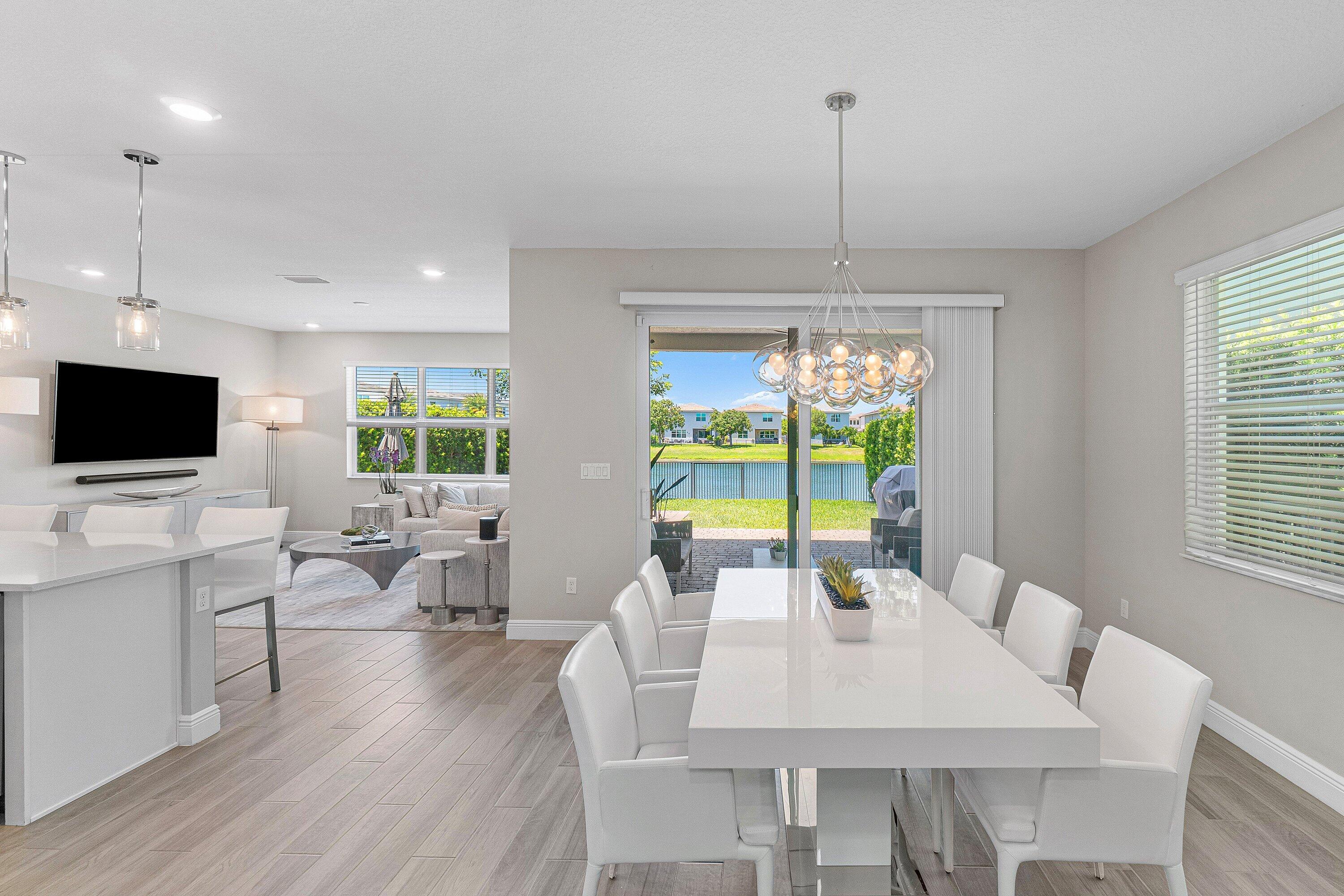 CRYSTAL LAKE 1ST SEC - Residential