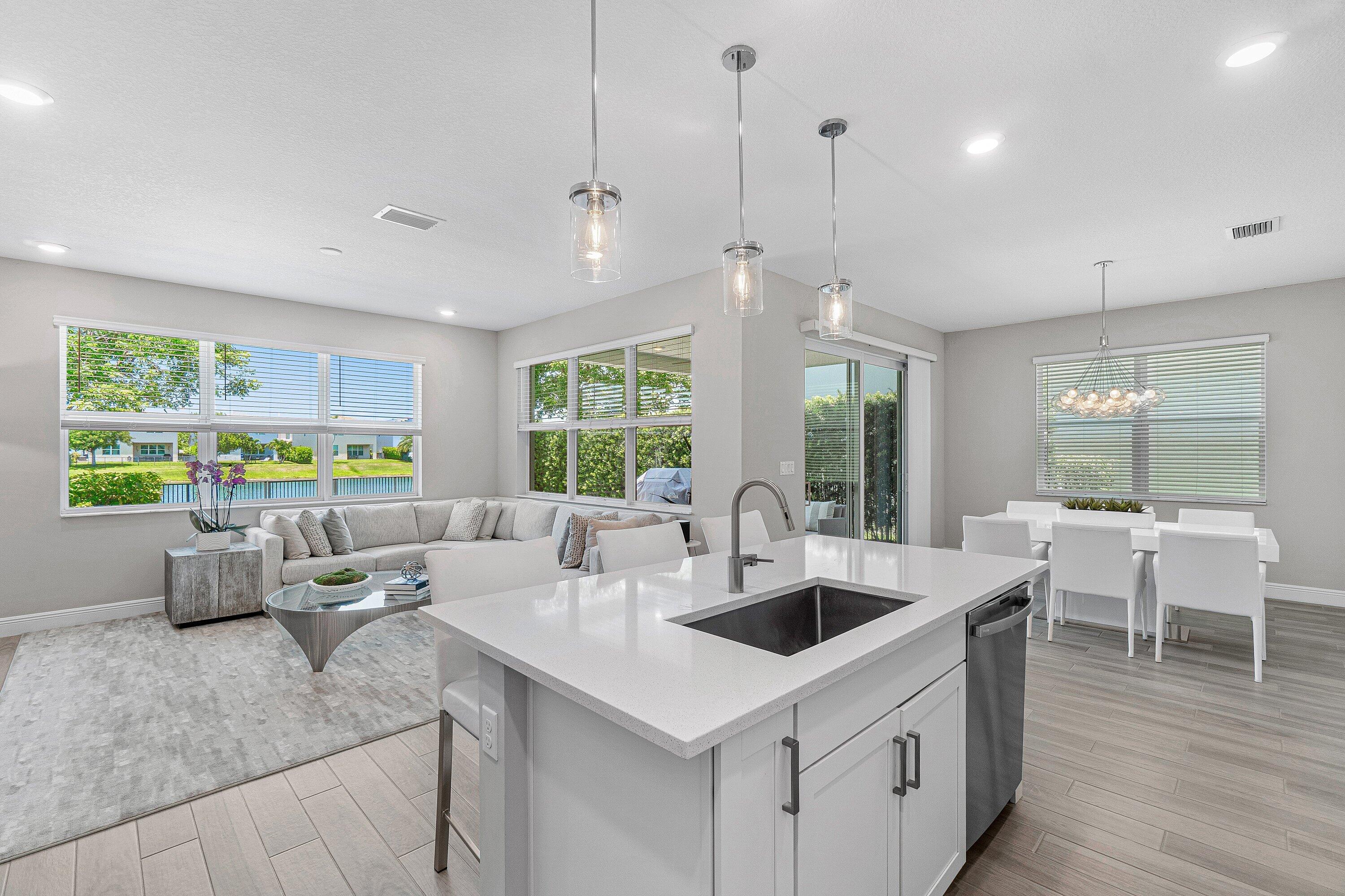 CRYSTAL LAKE 1ST SEC - Residential