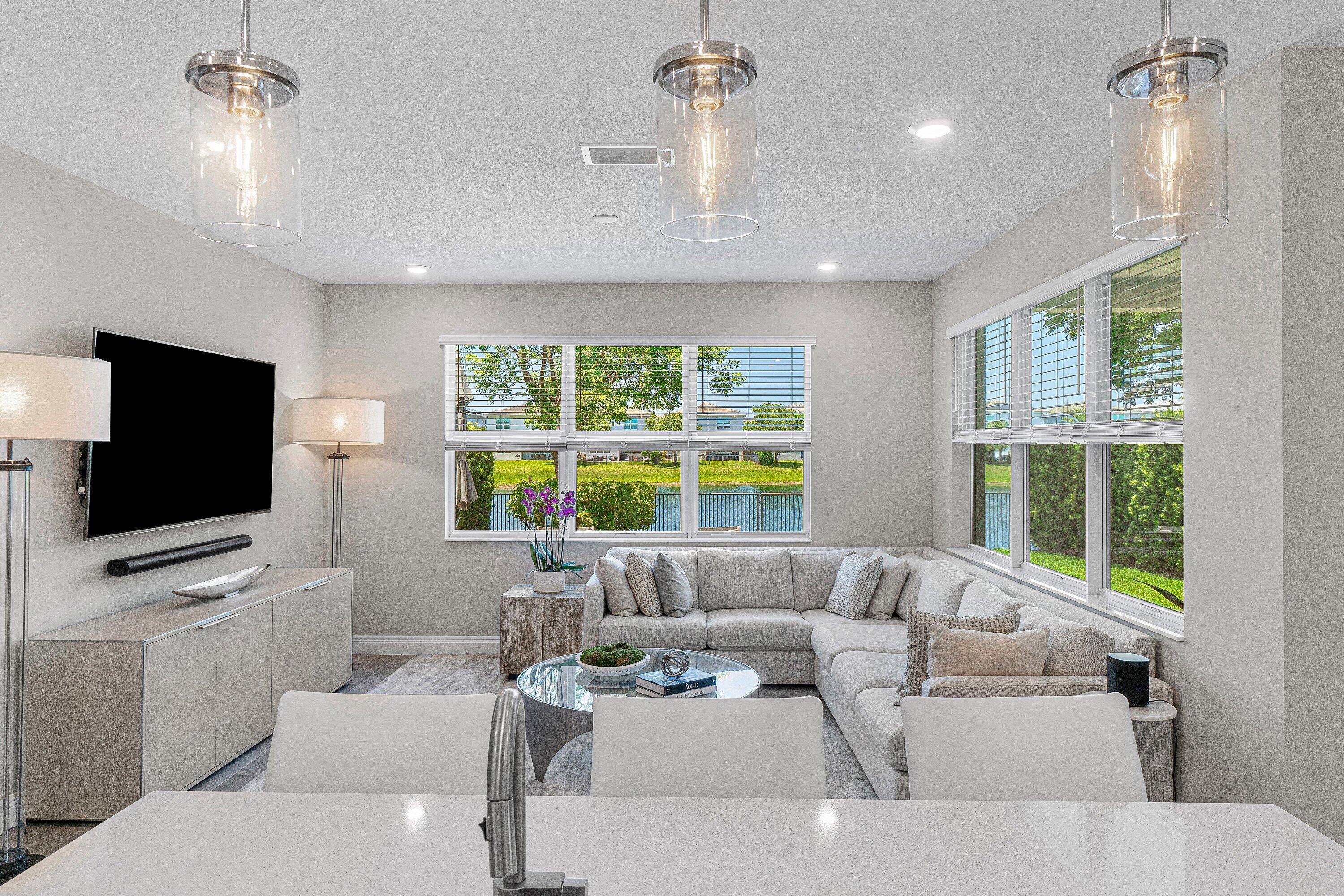 CRYSTAL LAKE 1ST SEC - Residential