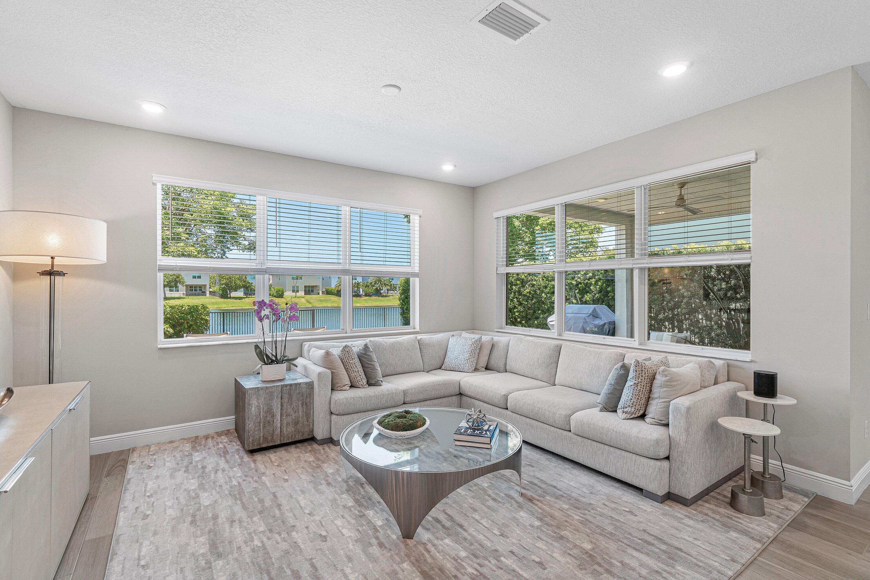 CRYSTAL LAKE 1ST SEC - Residential