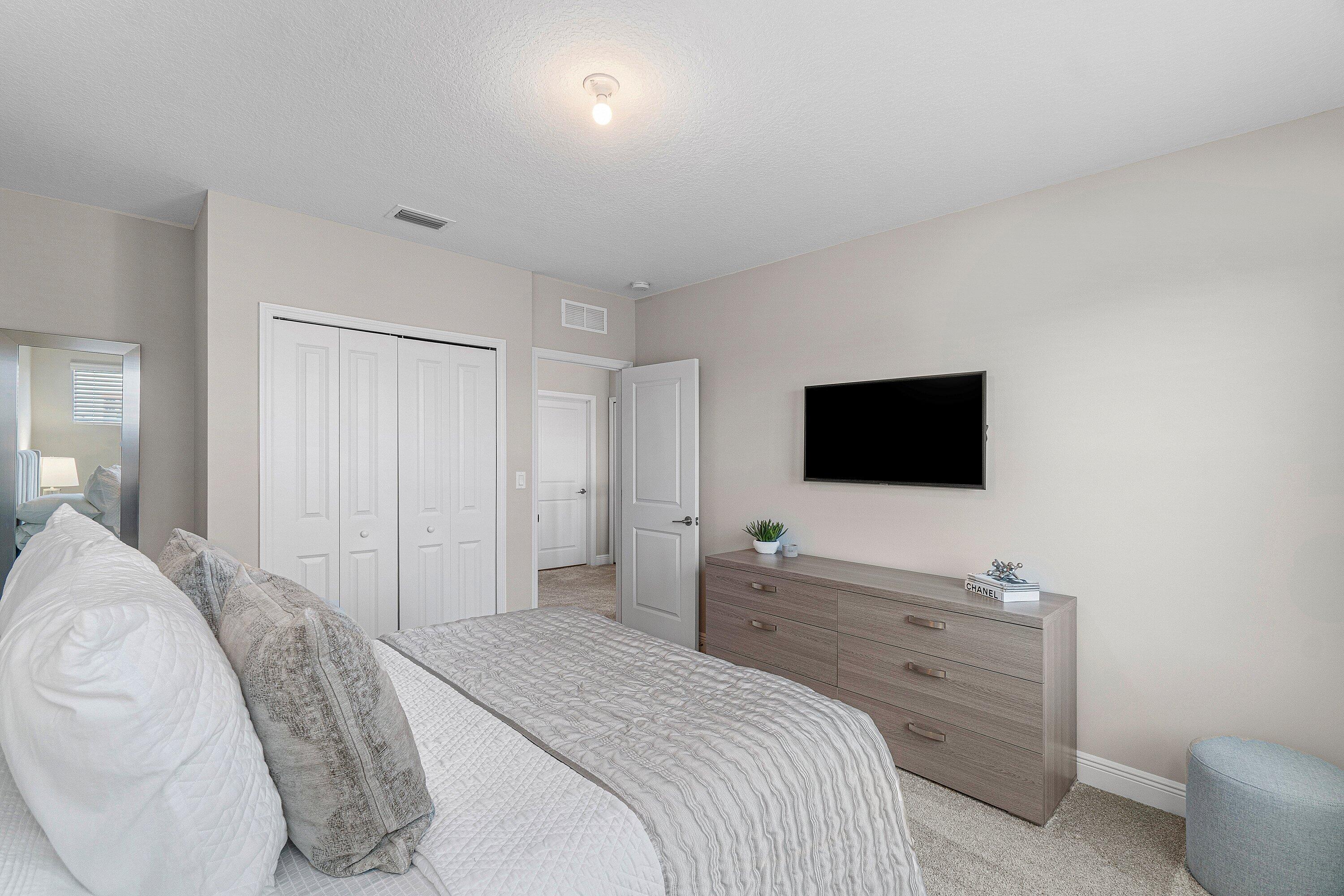 CRYSTAL LAKE 1ST SEC - Residential