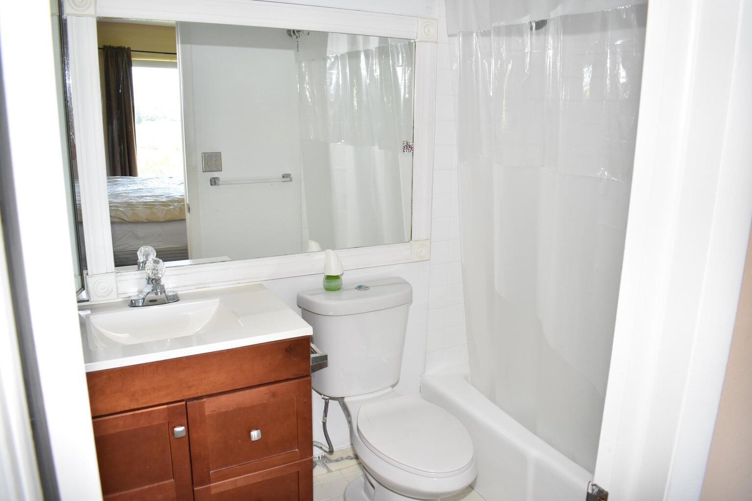 LANDS OF THE PRESIDENT CONDO 8 - Residential Lease
