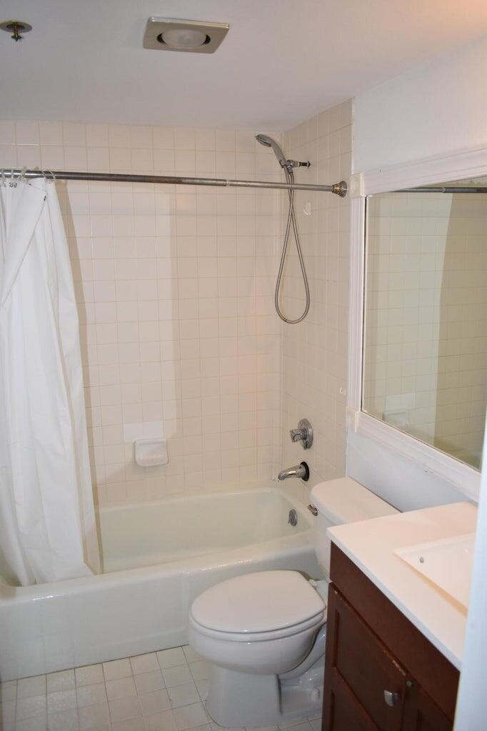 LANDS OF THE PRESIDENT CONDO 8 - Residential Lease