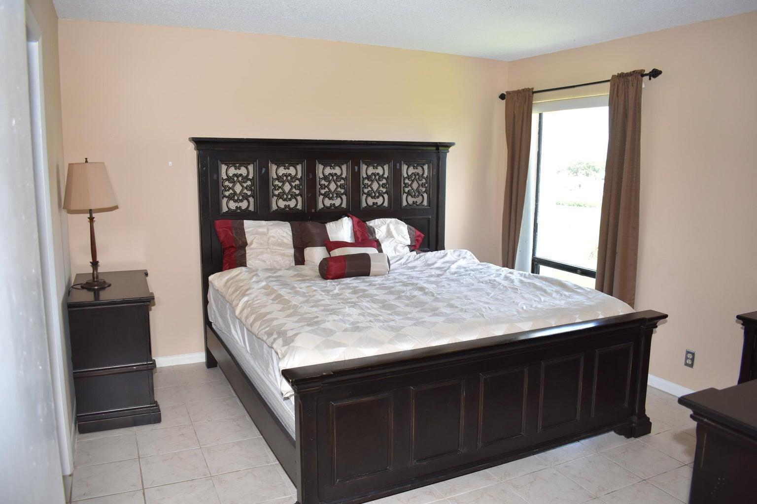 LANDS OF THE PRESIDENT CONDO 8 - Residential Lease