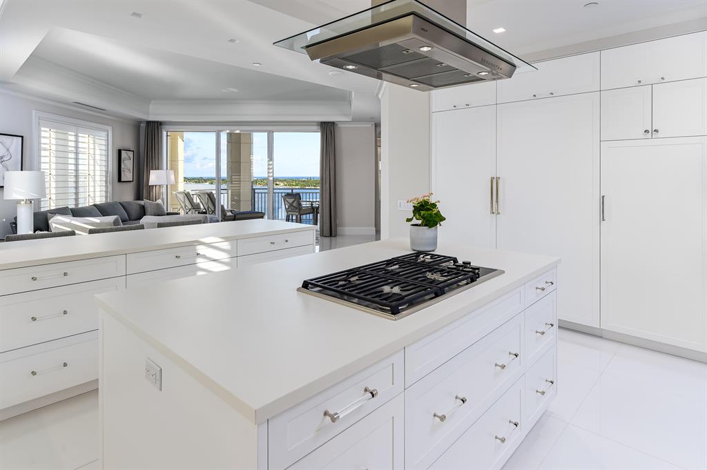 ONE WATERMARK PLACE OF THE PALM BEACHES - Residential