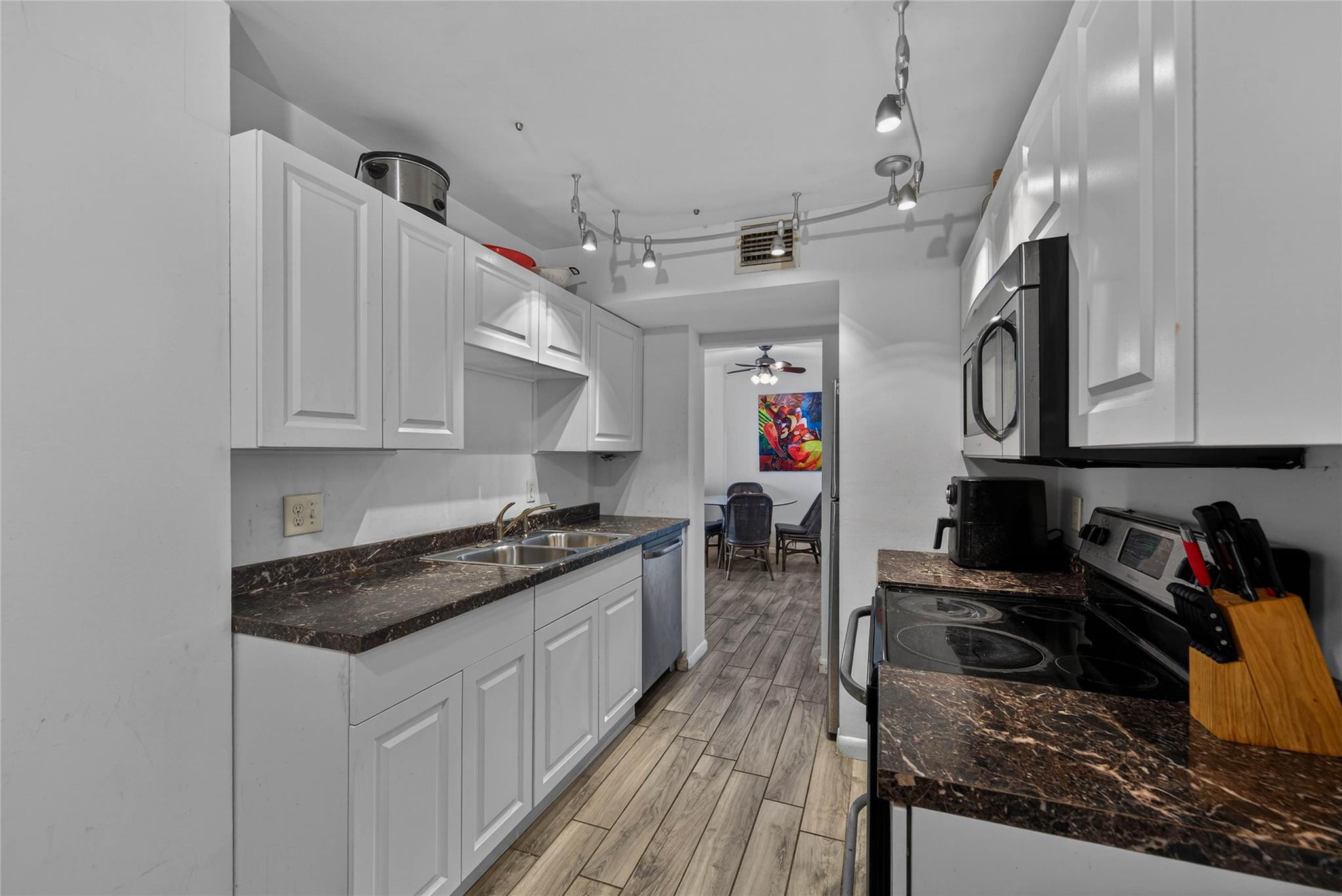 HILLCREST NO.21 - Residential